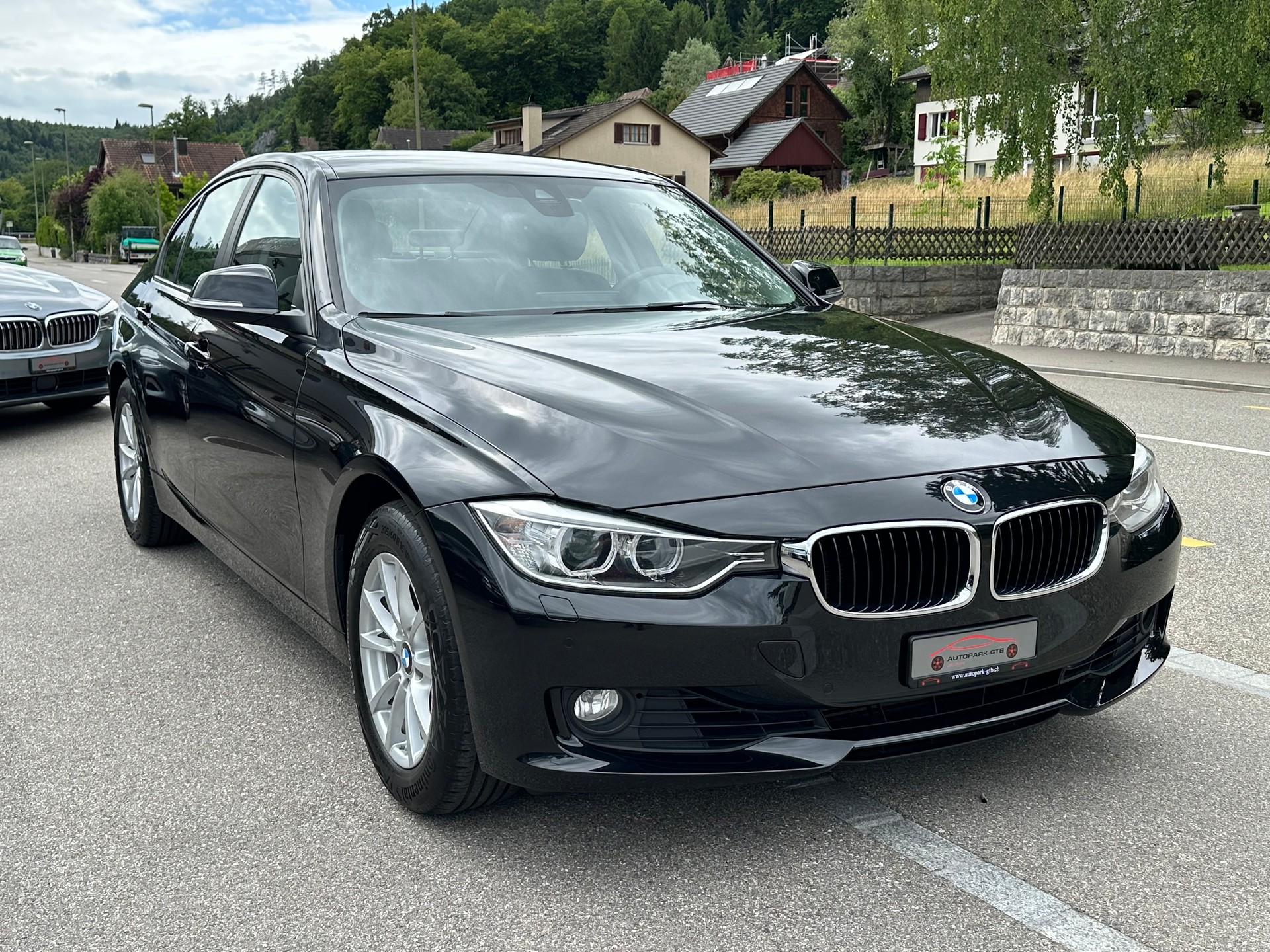 BMW 320i xDrive Steptronic-image-1