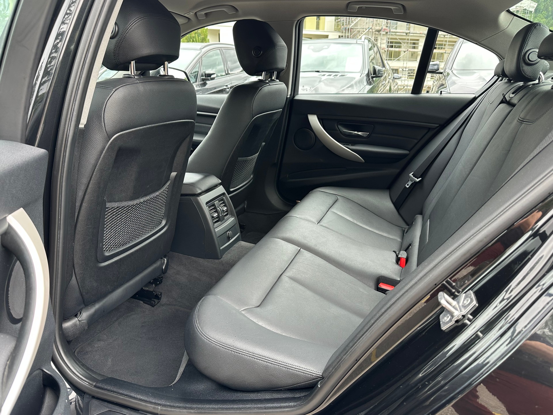 BMW 320i xDrive Steptronic-image-16