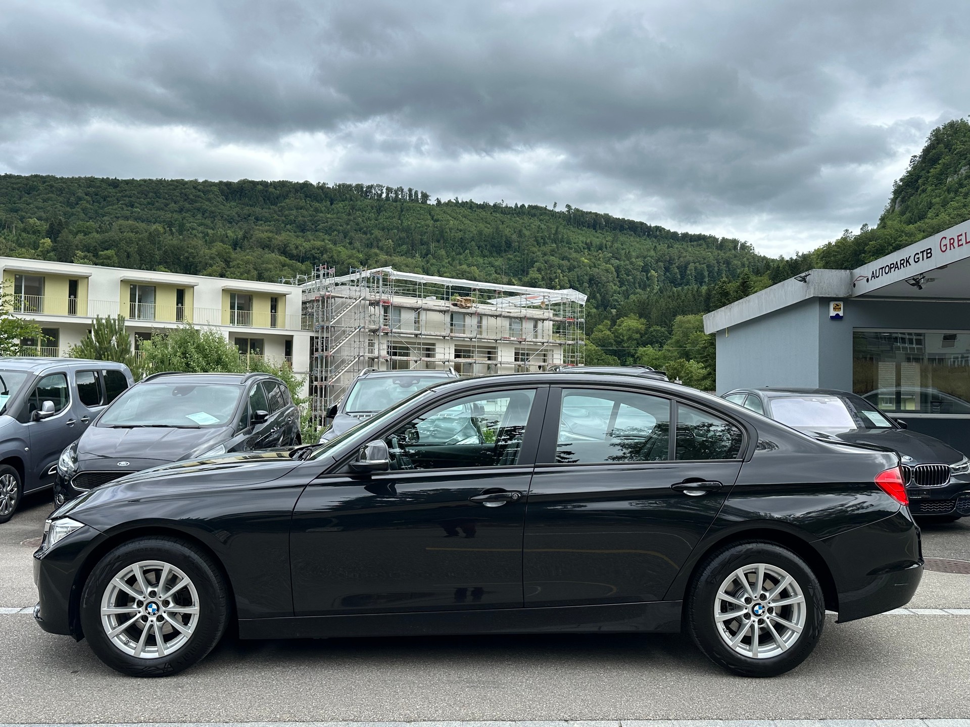 BMW 320i xDrive Steptronic-image-3