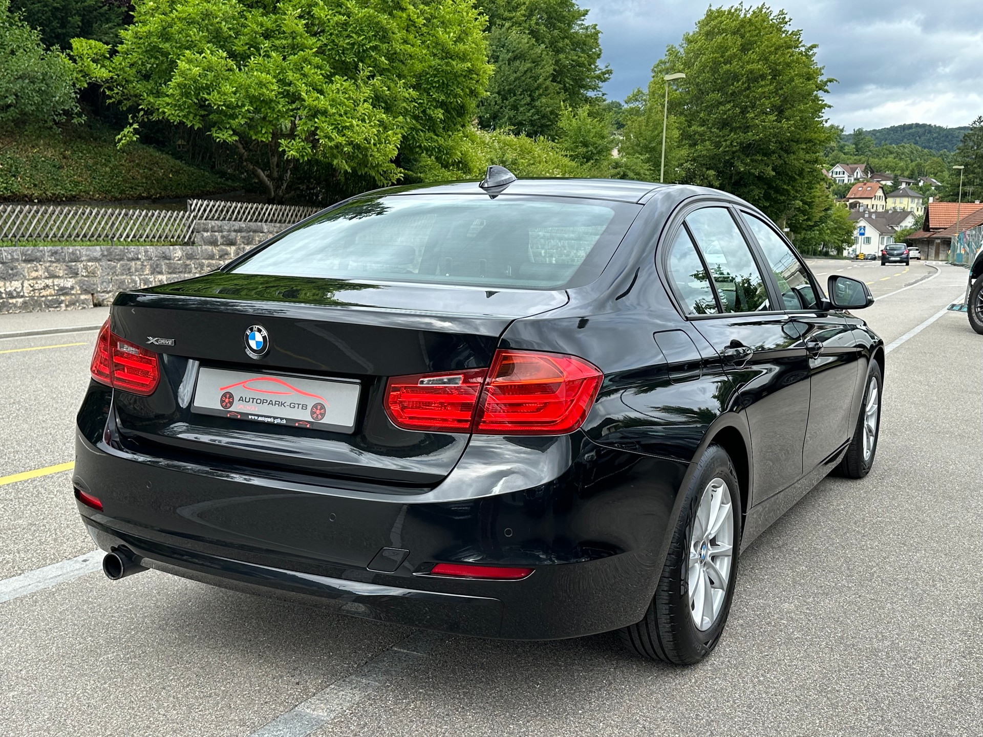 BMW 320i xDrive Steptronic-image-5