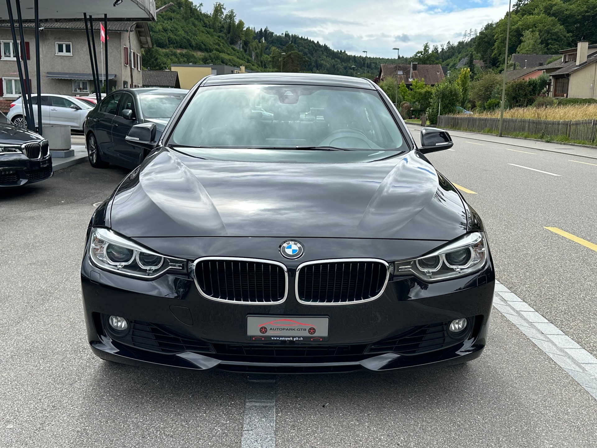 BMW 320i xDrive Steptronic-image-2