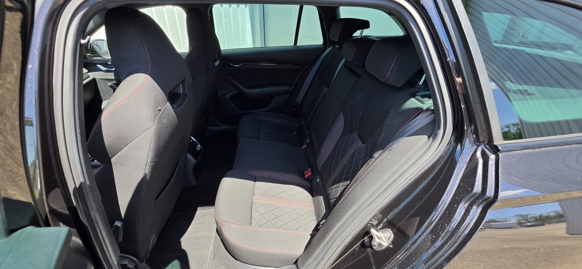 SKODA Octavia Combi 2.0 TSI DSG RS-image-10