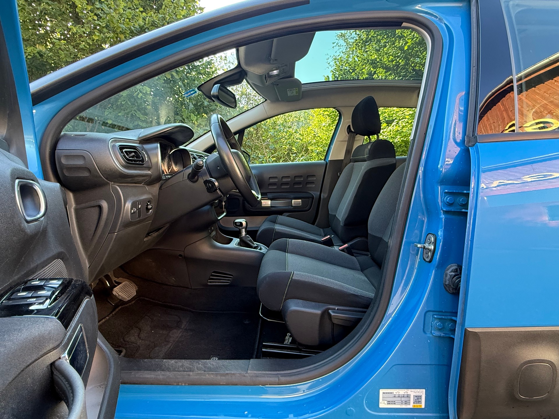 CITROEN C3 1.2i PureTech Shine EAT-image-10