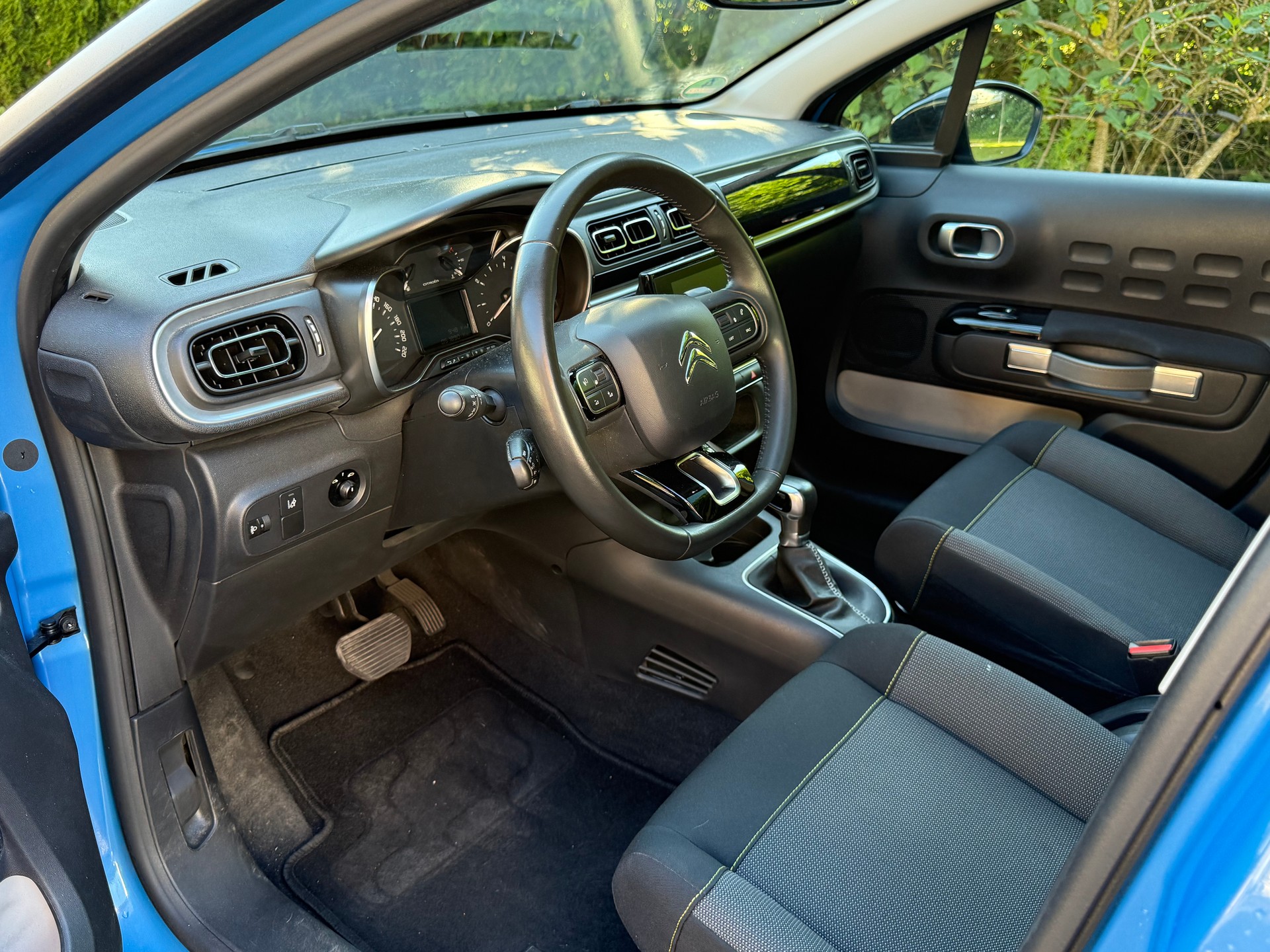 CITROEN C3 1.2i PureTech Shine EAT-image-9