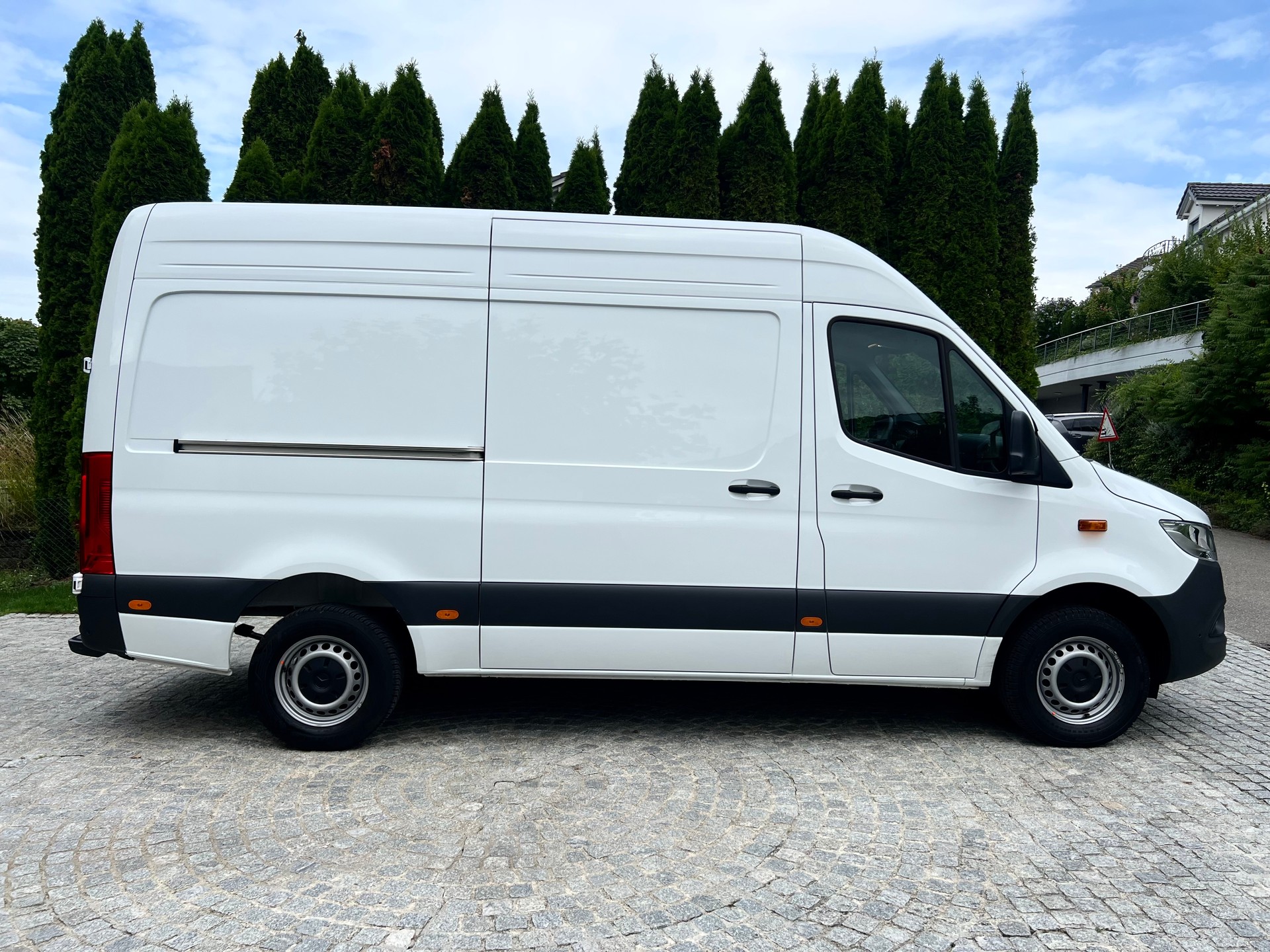 MERCEDES-BENZ Sprinter 317 CDI Standard 9G-TRONIC-image-0