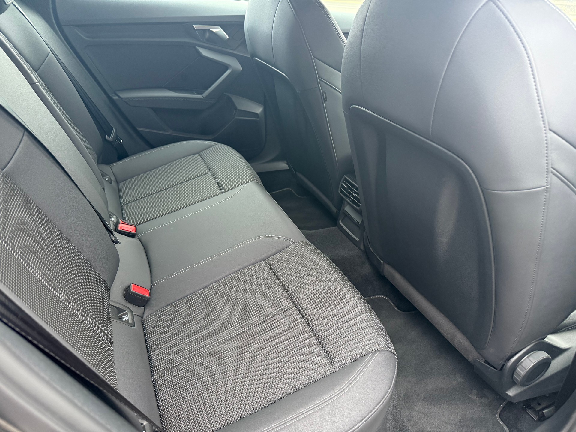 AUDI A3 Sportback 35 TFSI advanced Attraction S-tronic-image-9