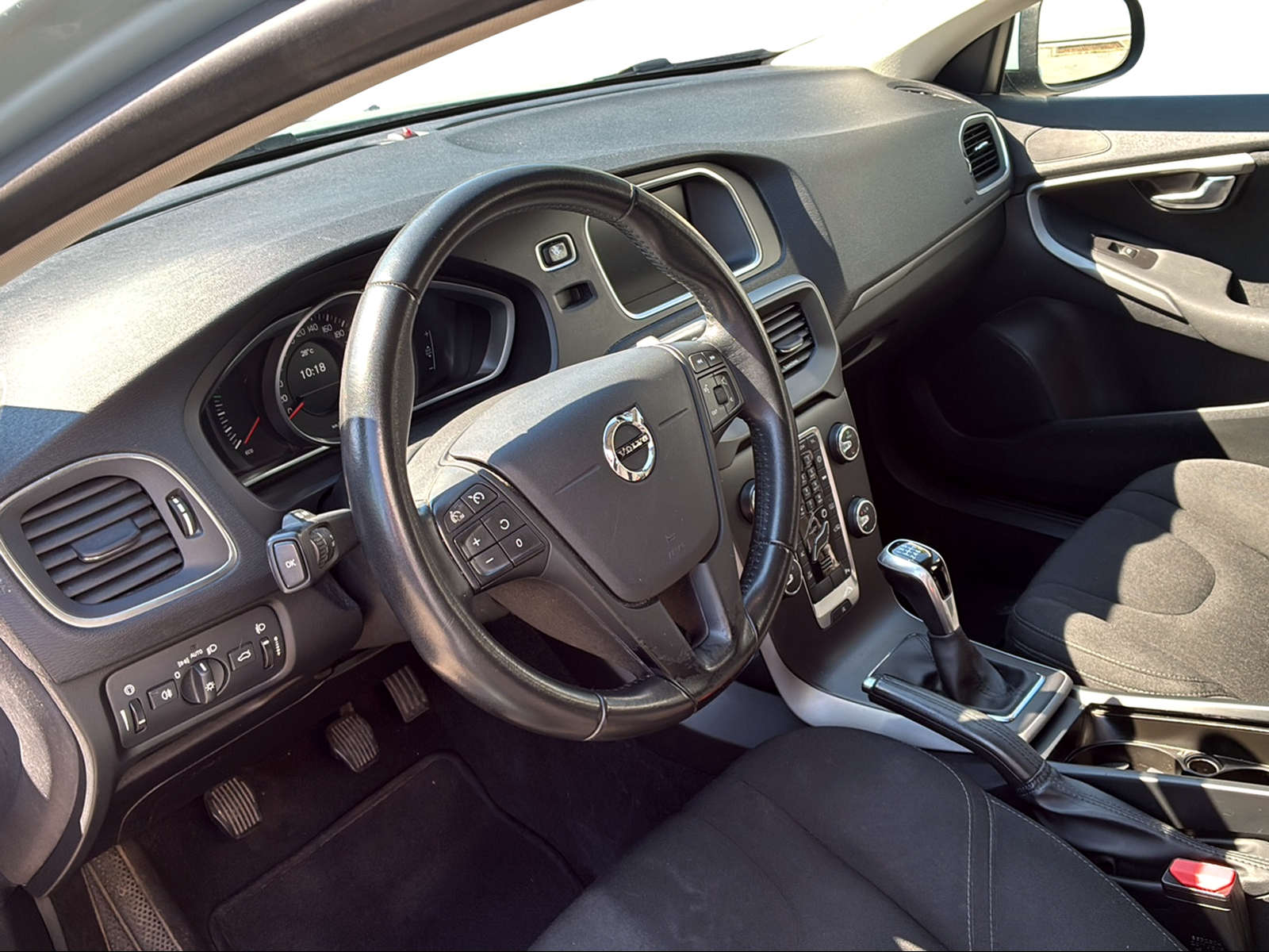 VOLVO V40 2.0 D2 Kinetic S/S-image-9