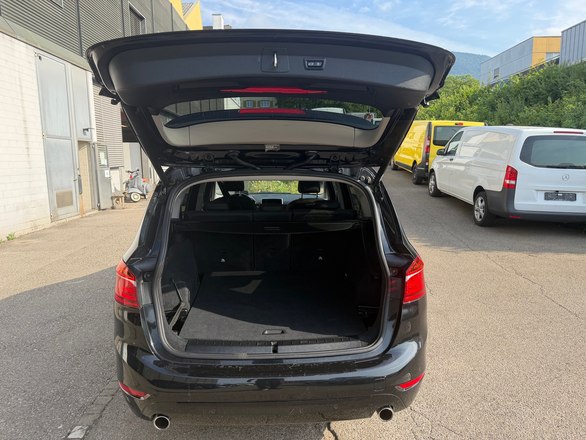 BMW 220d Gran Tourer Steptronic ** Navigation ** Xenon ** Tempomat ** Parksensor H ** Frisch Ab MFK-image-13