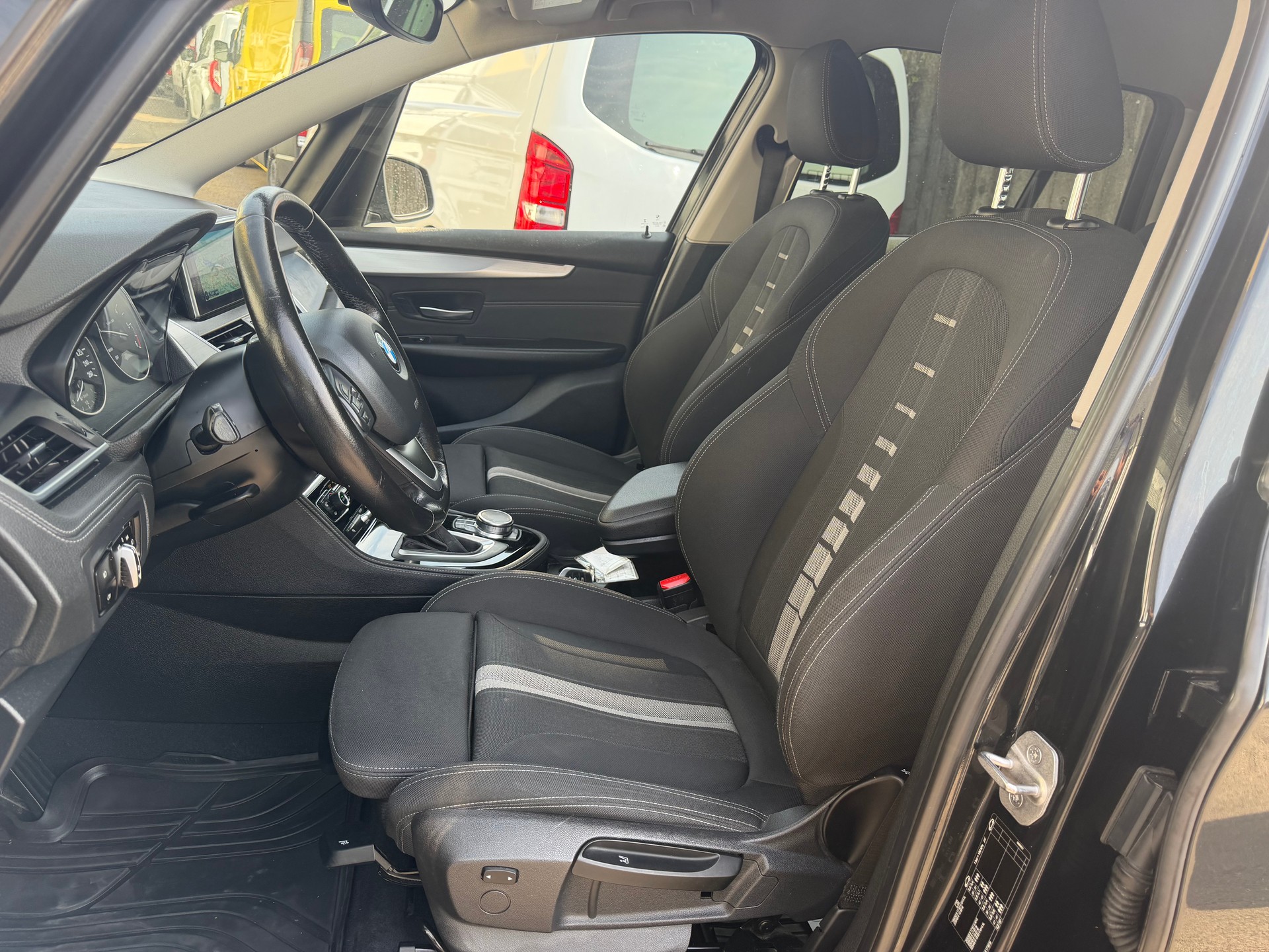 BMW 220d Gran Tourer Steptronic ** Navigation ** Xenon ** Tempomat ** Parksensor H ** Frisch Ab MFK-image-2