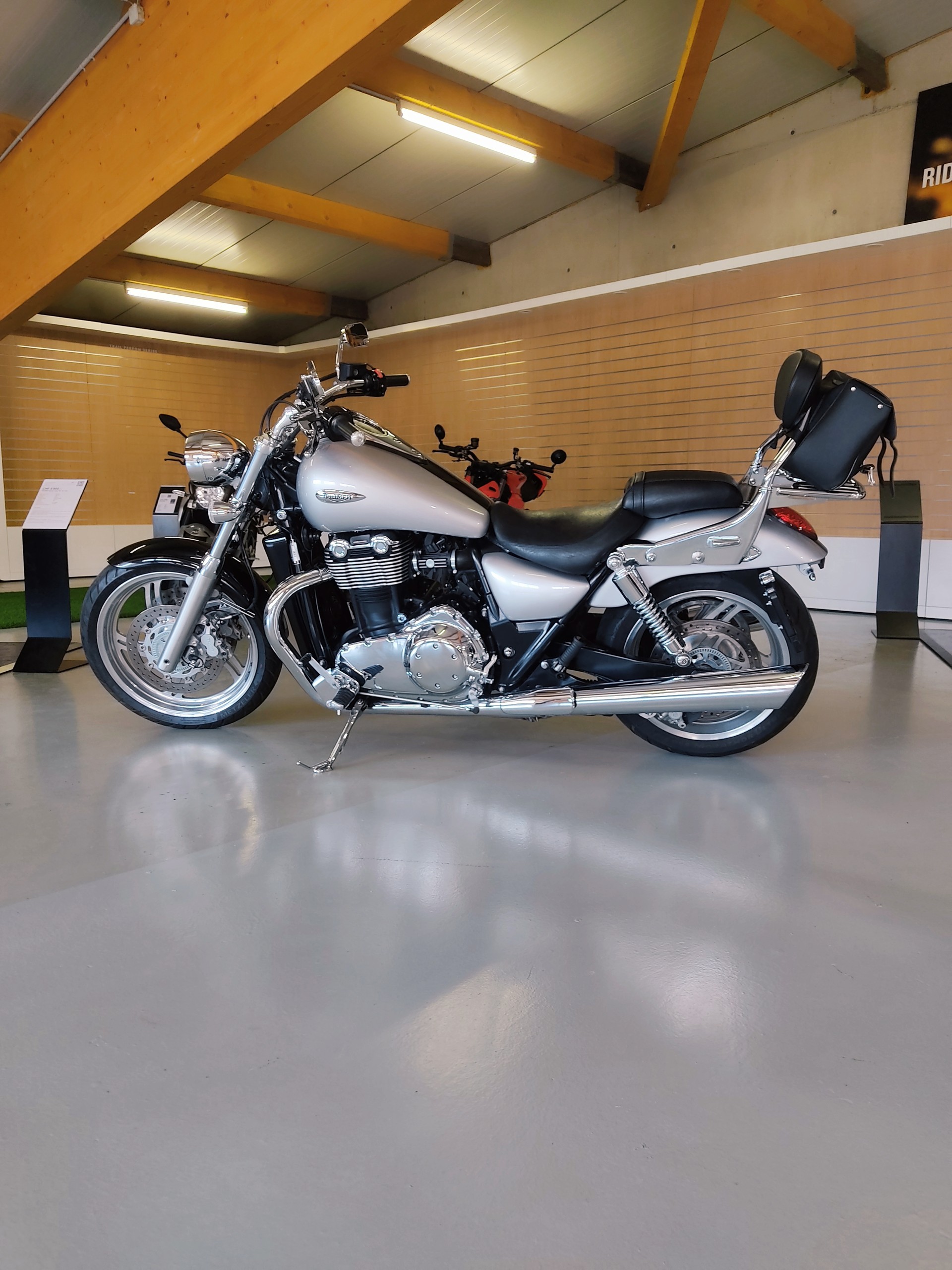 TRIUMPH Thunderbird 1600 ABS-showroom-element-2