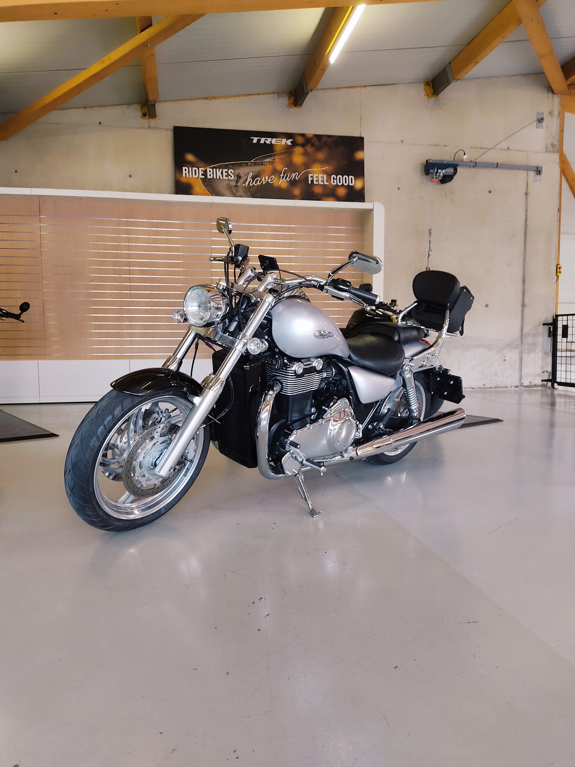 TRIUMPH Thunderbird 1600 ABS-showroom-element-1