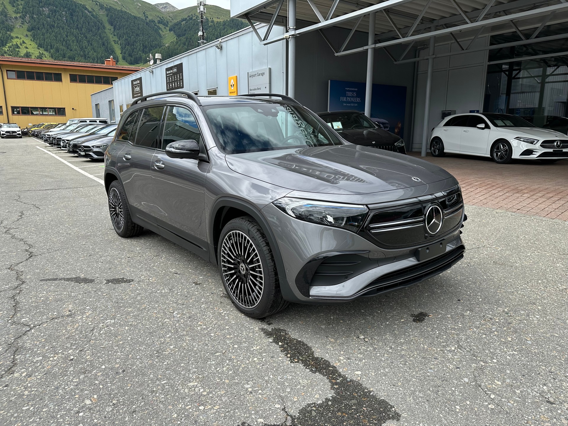 MERCEDES-BENZ EQB 350 AMG Line 4matic-showroom-element-2
