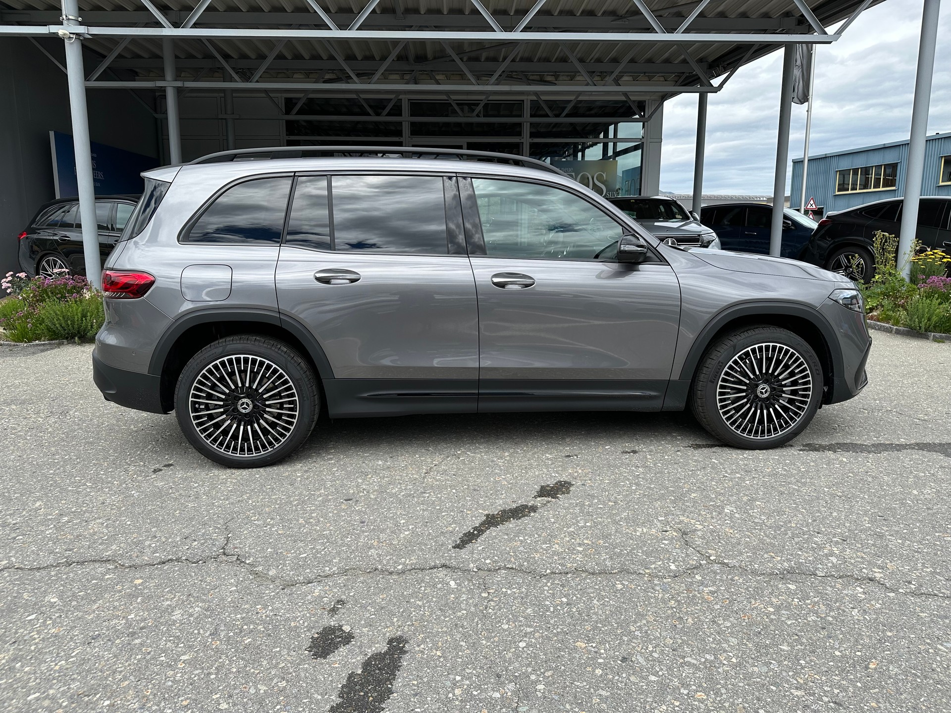 MERCEDES-BENZ EQB 350 AMG Line 4matic-showroom-element-1