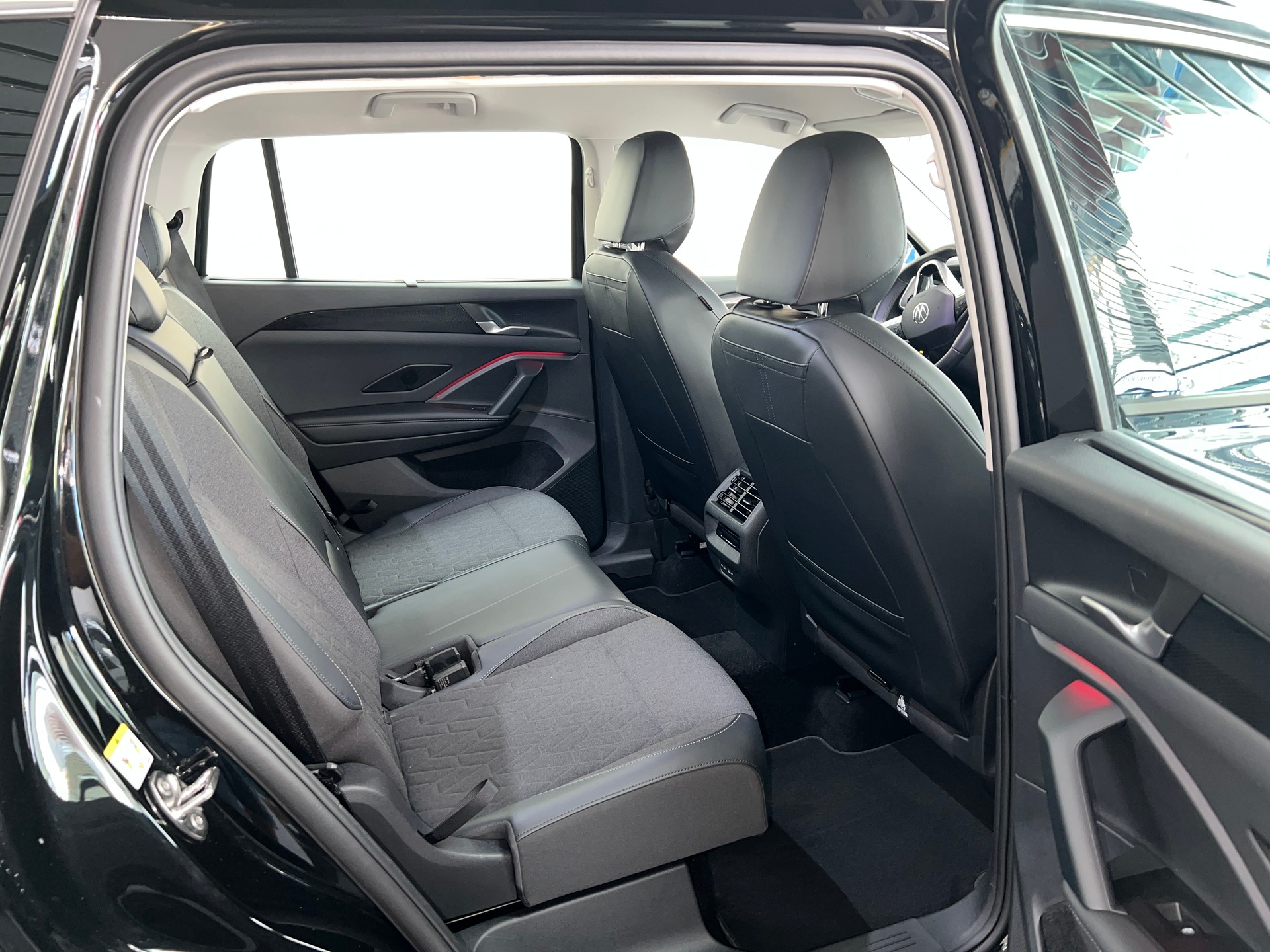 VW Tayron 2.0 TDI SCR Elegance 4Motion DSG / 7 Platz / AHK / ACC / 4.3 % Leasing-image-4