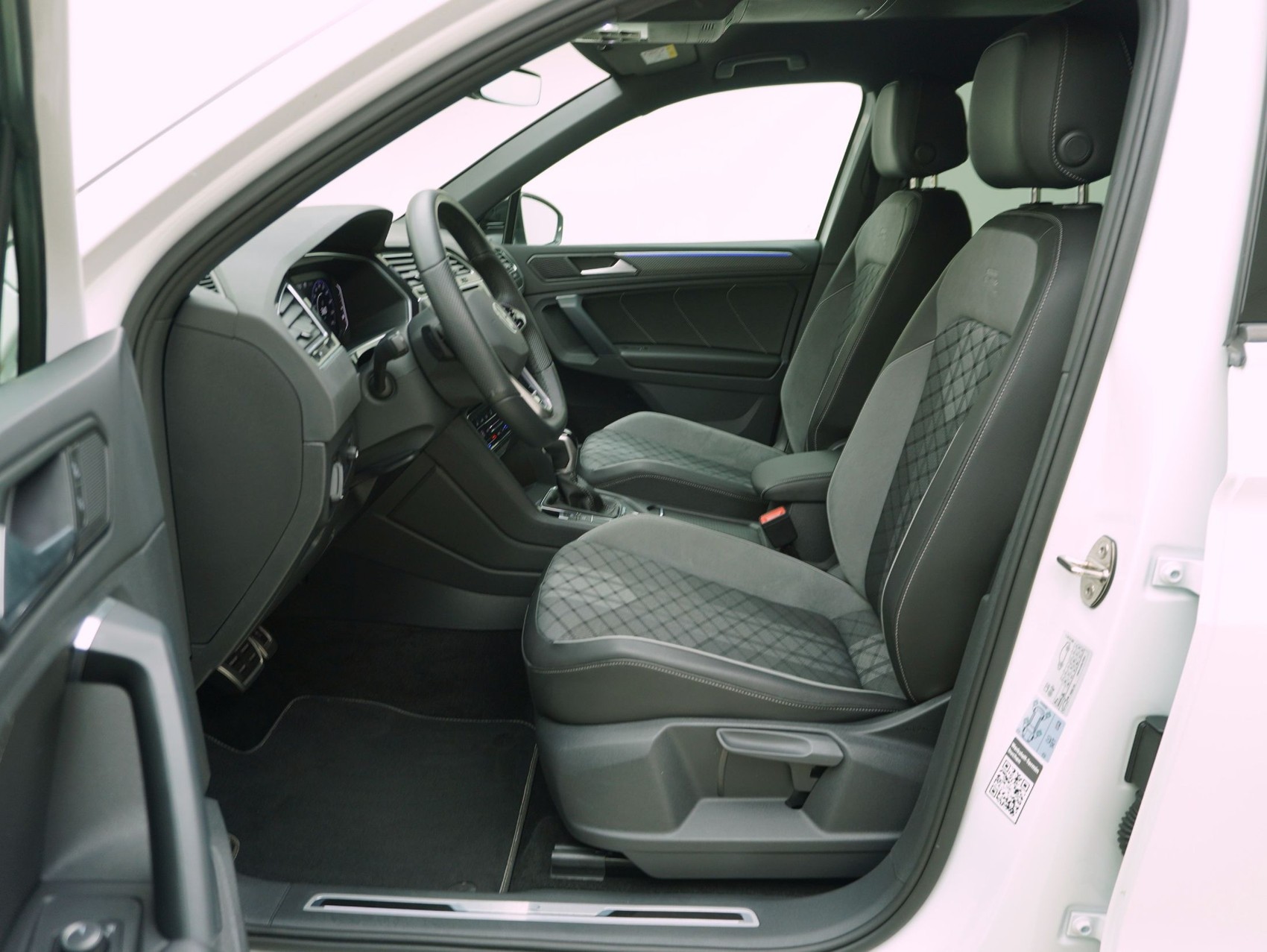 VW Tiguan 2.0 TSI DSG R-Line Black Style 4Motion-image-10