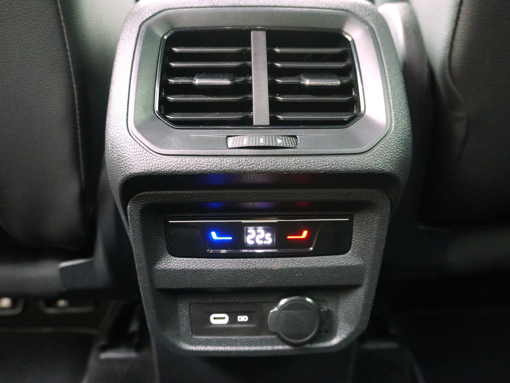 VW Tiguan 2.0 TSI DSG R-Line Black Style 4Motion-image-24