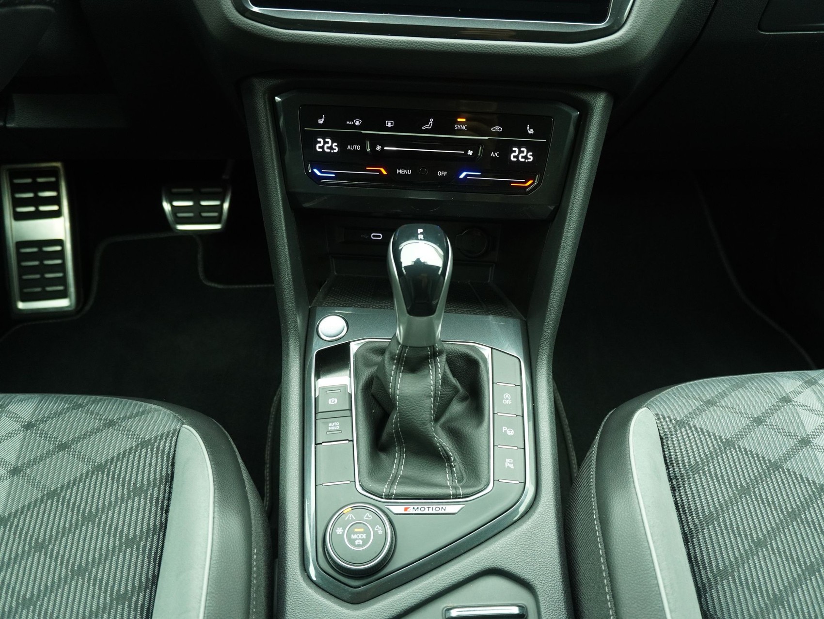 VW Tiguan 2.0 TSI DSG R-Line Black Style 4Motion-image-13