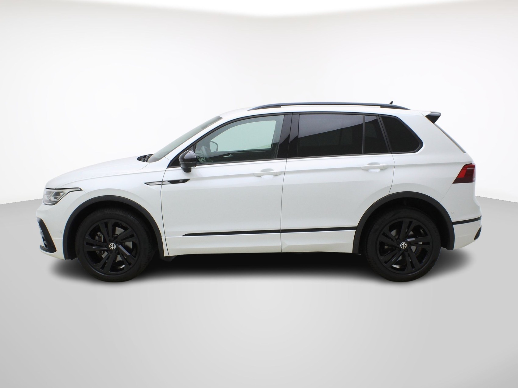 VW Tiguan 2.0 TSI DSG R-Line Black Style 4Motion-image-2