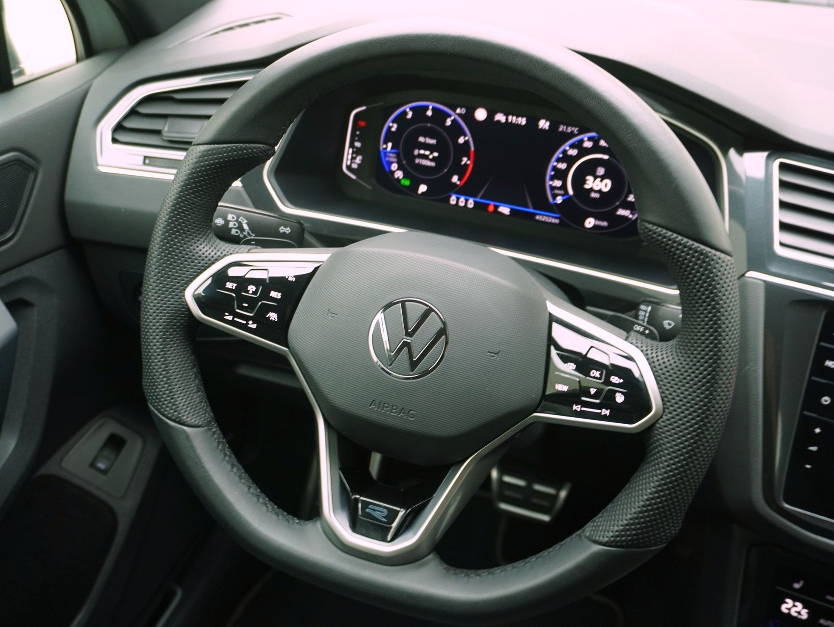 VW Tiguan 2.0 TSI DSG R-Line Black Style 4Motion-image-7