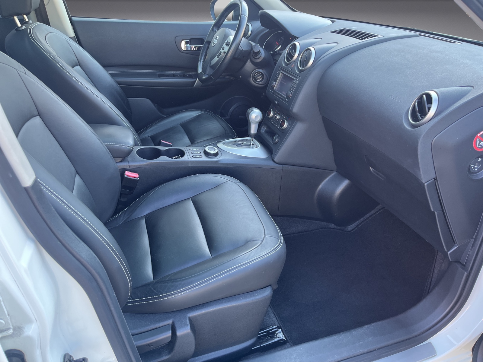 NISSAN Qashqai 2.0 16V Tekna 4x4-image-14