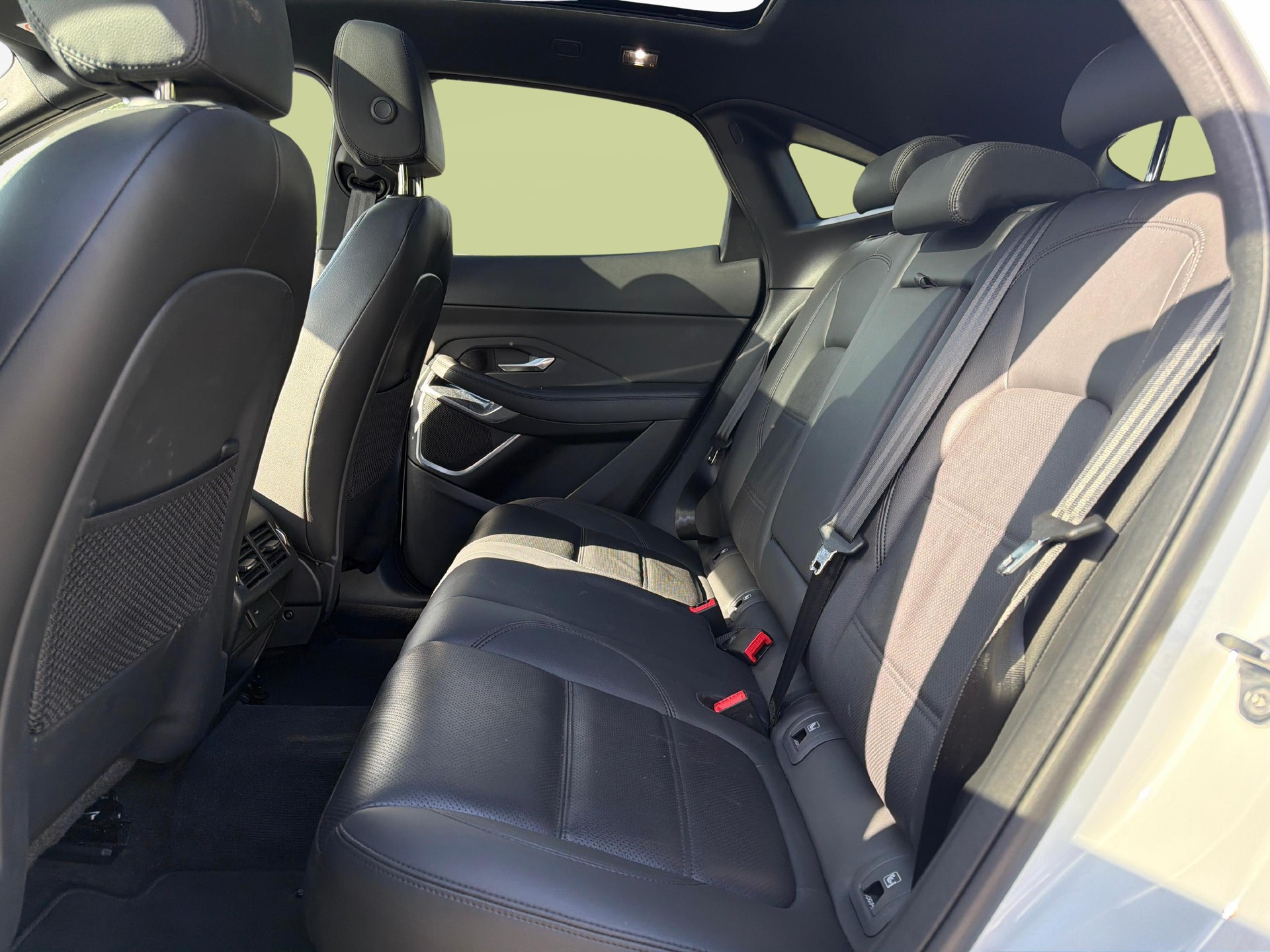 JAGUAR E-Pace 2.0 I4 200 S AWD-image-11