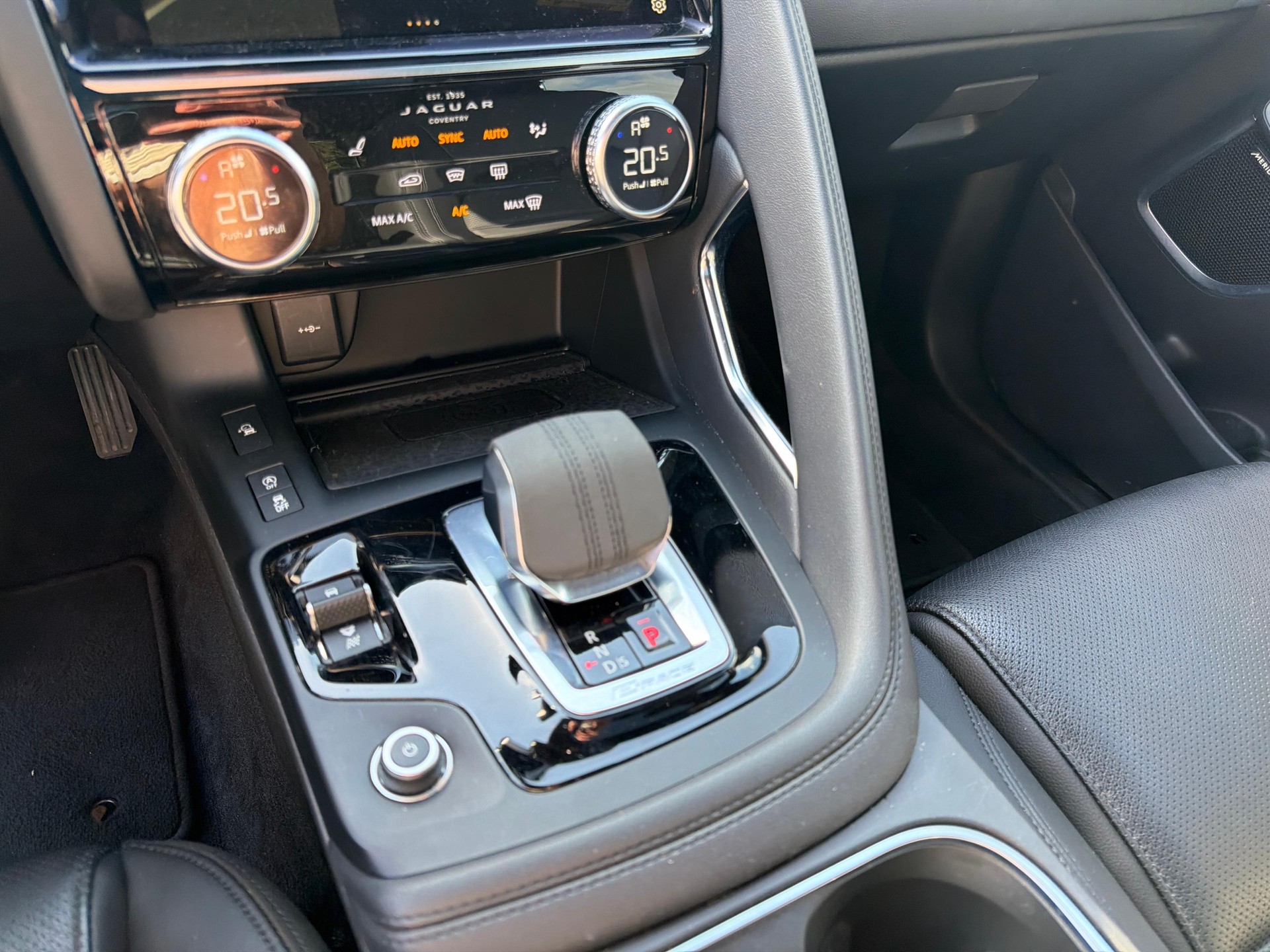 JAGUAR E-Pace 2.0 I4 200 S AWD-image-6