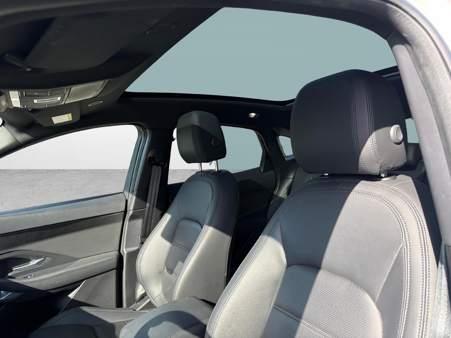 JAGUAR E-Pace 2.0 I4 200 S AWD-image-3