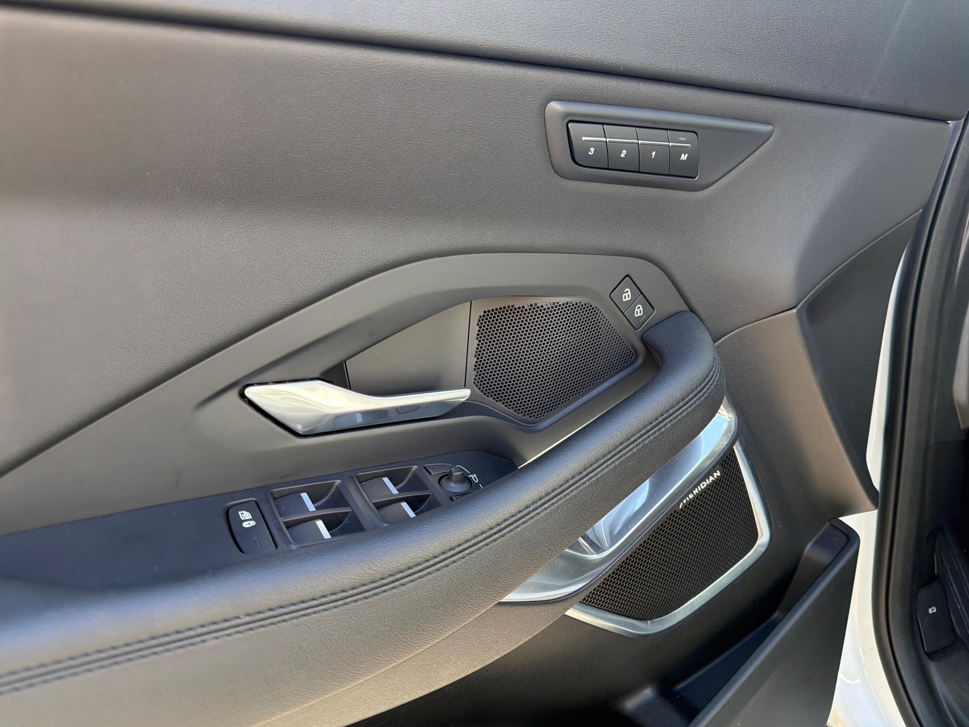 JAGUAR E-Pace 2.0 I4 200 S AWD-image-4