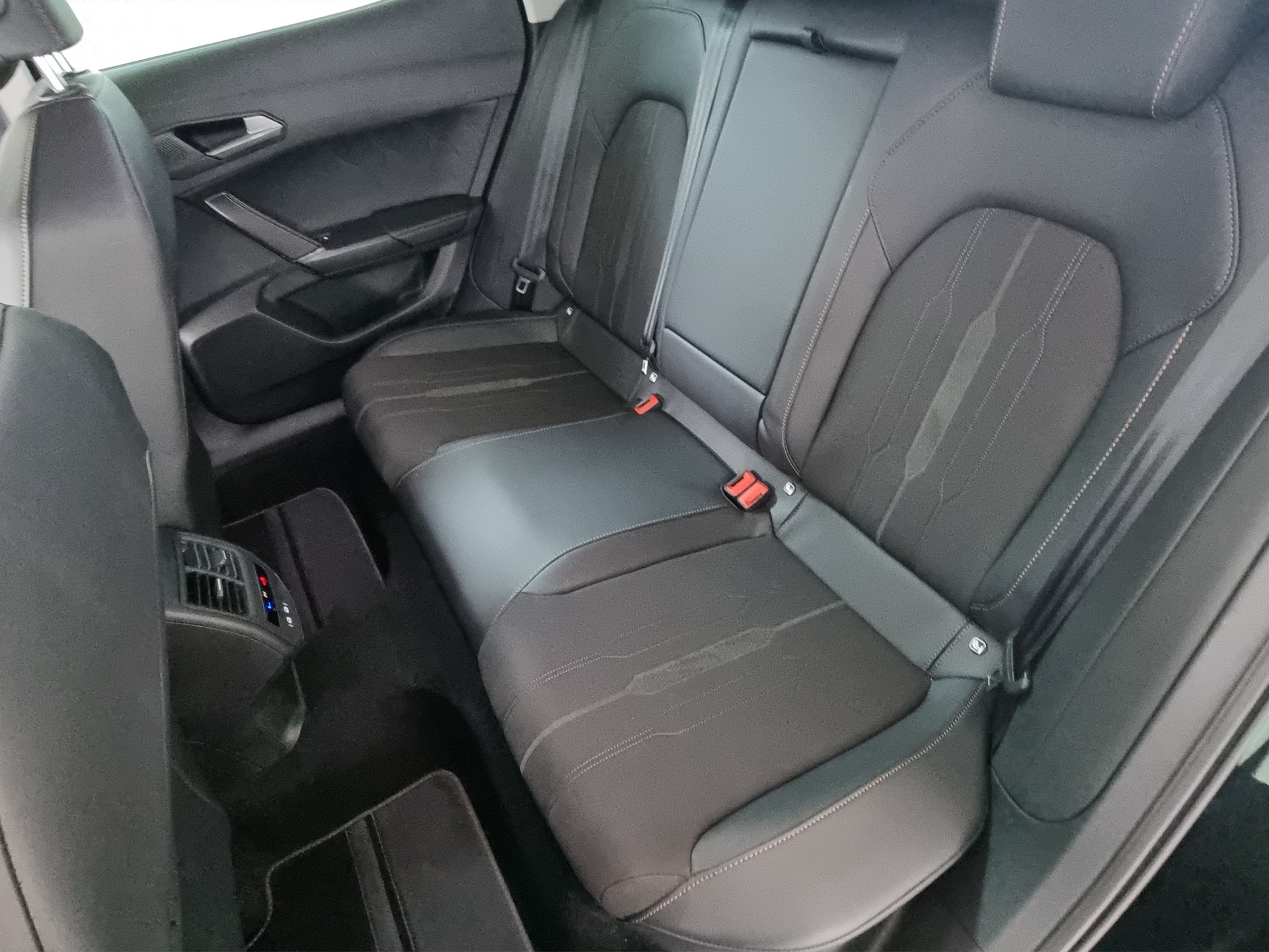 CUPRA Formentor 1.5 TSI DSG-image-6