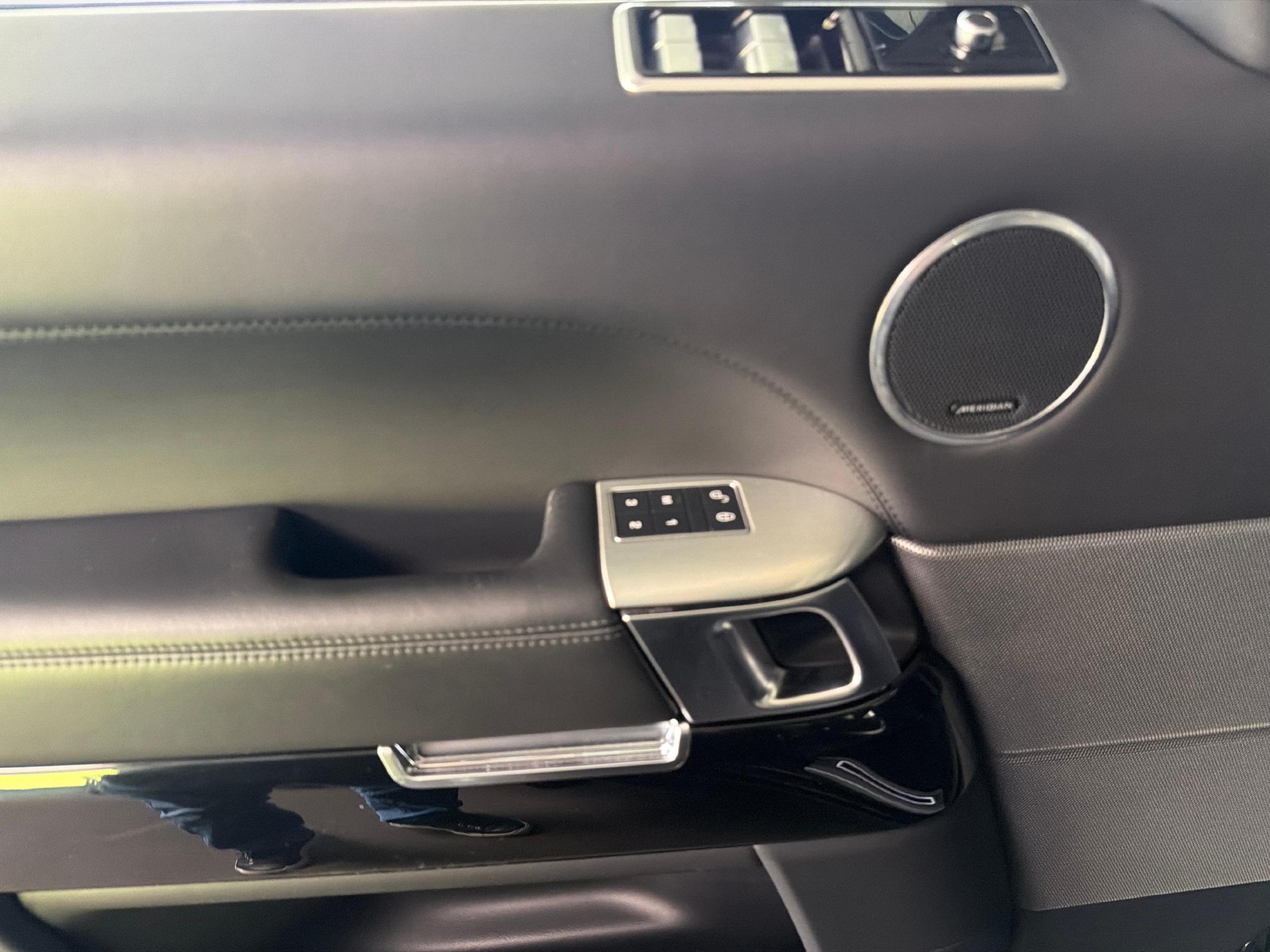 LAND ROVER Range Rover Sport 5.0 V8 SC SVR 575PS-image-13
