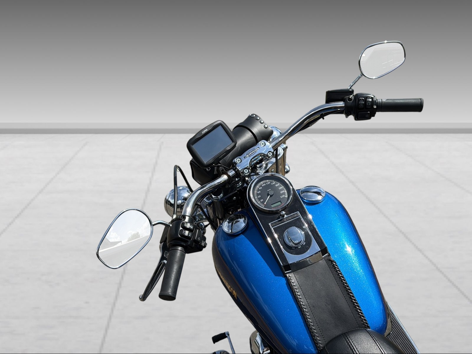HARLEY-DAVIDSON FLSTN Softail Deluxe ABS-showroom-element-3