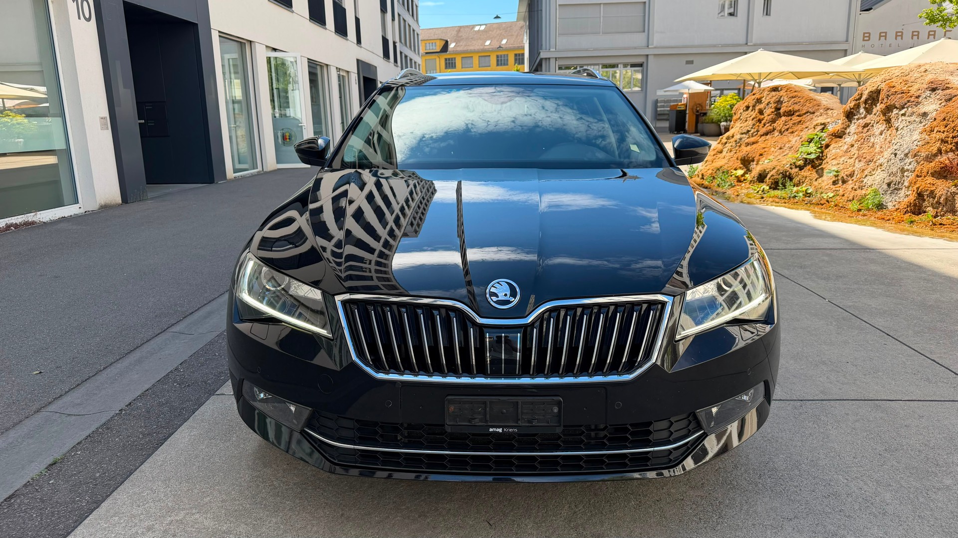SKODA Superb Combi 2.0 TDi Style 4x4 DSG-image-1