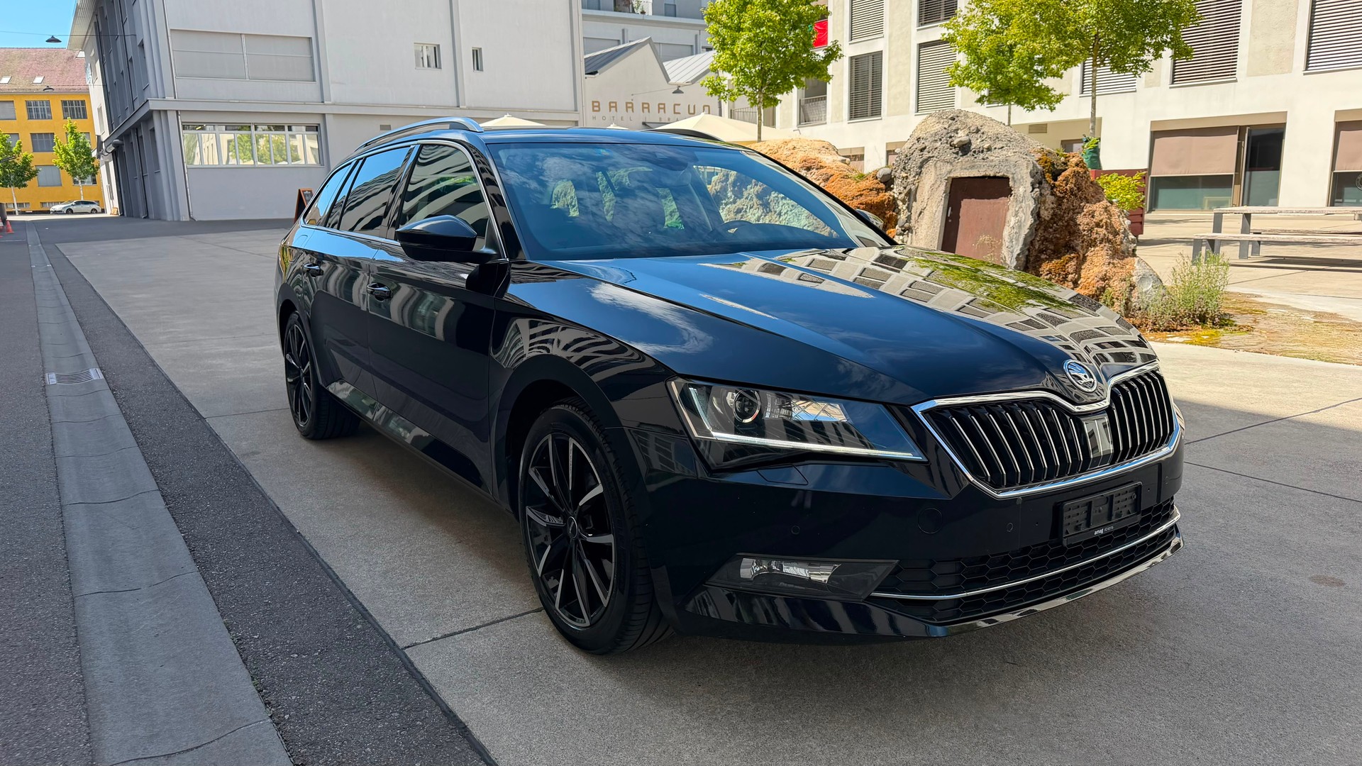 SKODA Superb Combi 2.0 TDi Style 4x4 DSG-image-0