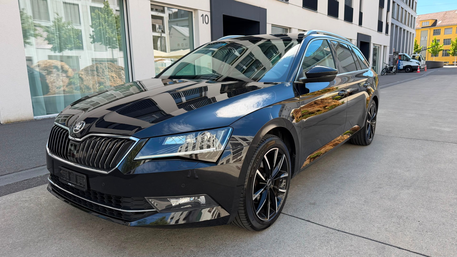 SKODA Superb Combi 2.0 TDi Style 4x4 DSG-image-2