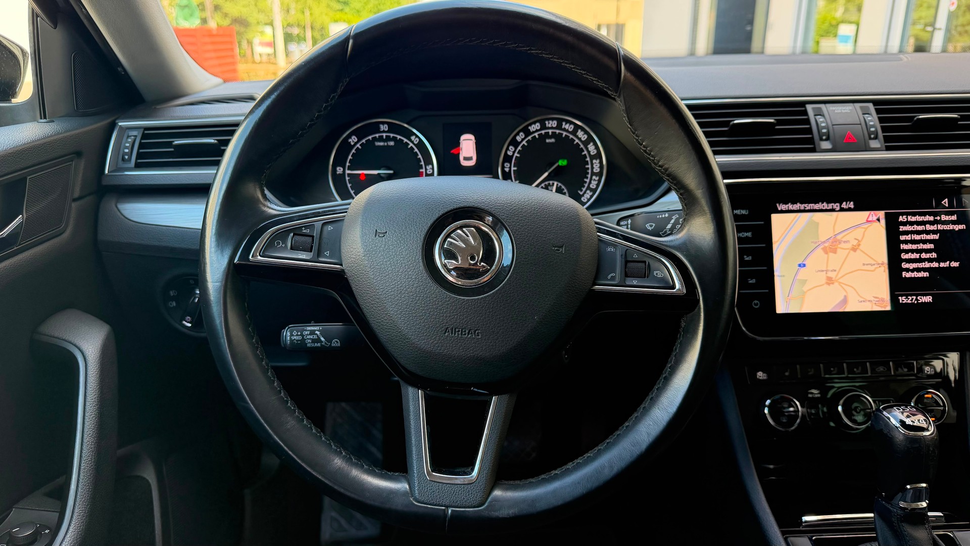 SKODA Superb Combi 2.0 TDi Style 4x4 DSG-image-19