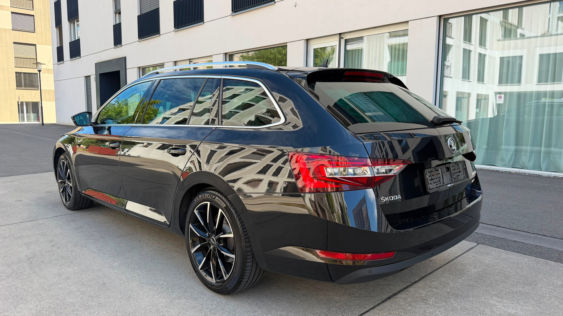 SKODA Superb Combi 2.0 TDi Style 4x4 DSG-image-3