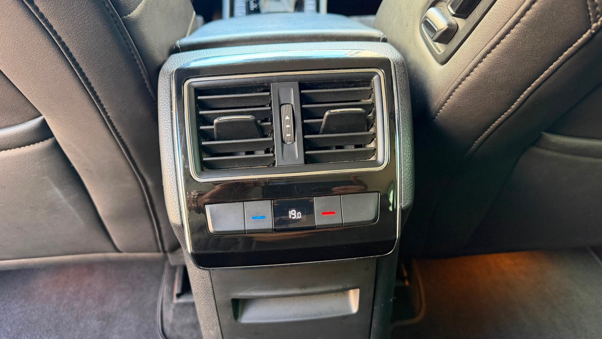 SKODA Superb Combi 2.0 TDi Style 4x4 DSG-image-17