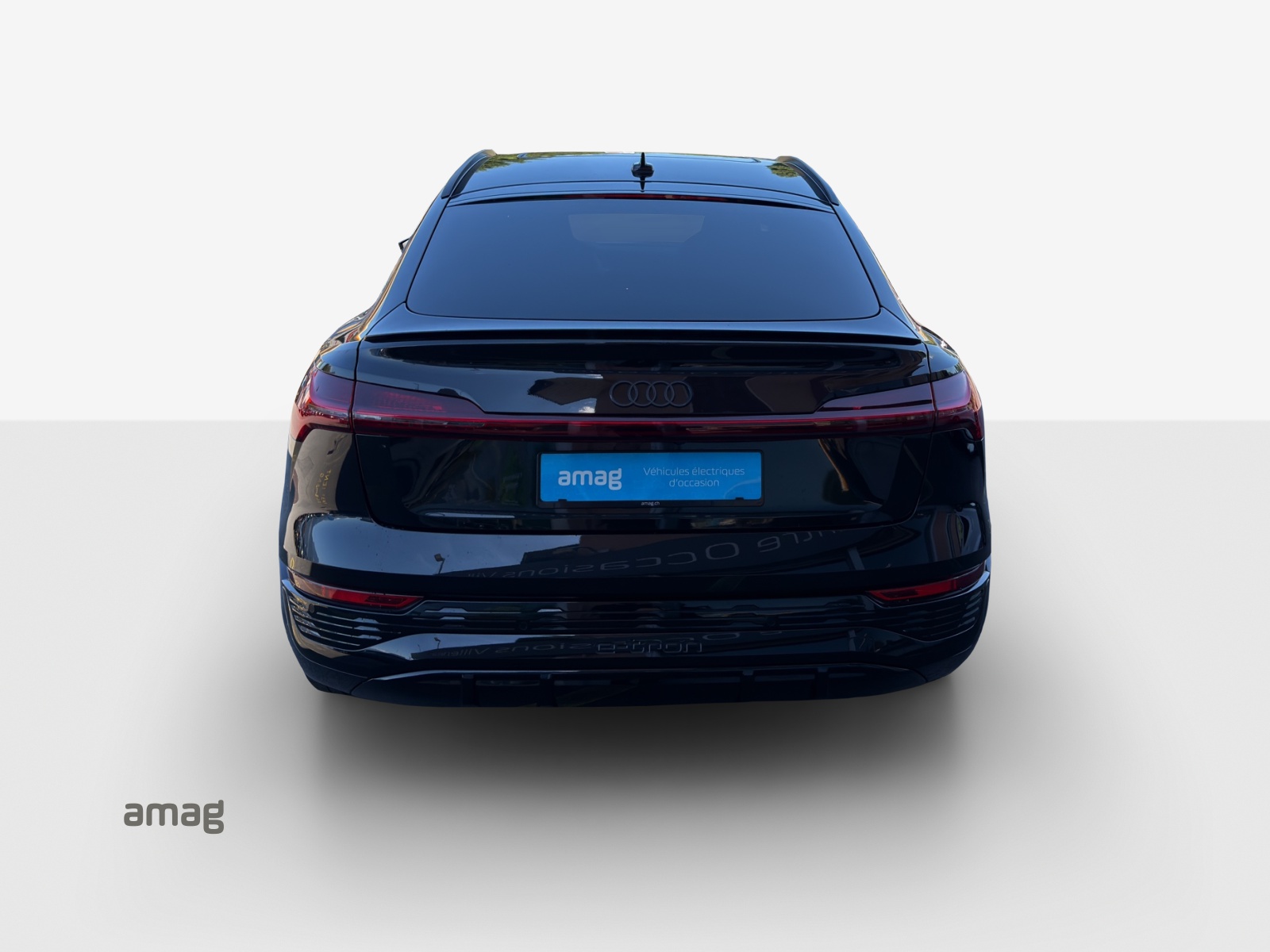 AUDI Q8 Sportback 55 e-tron Black Edition quattro-image-4
