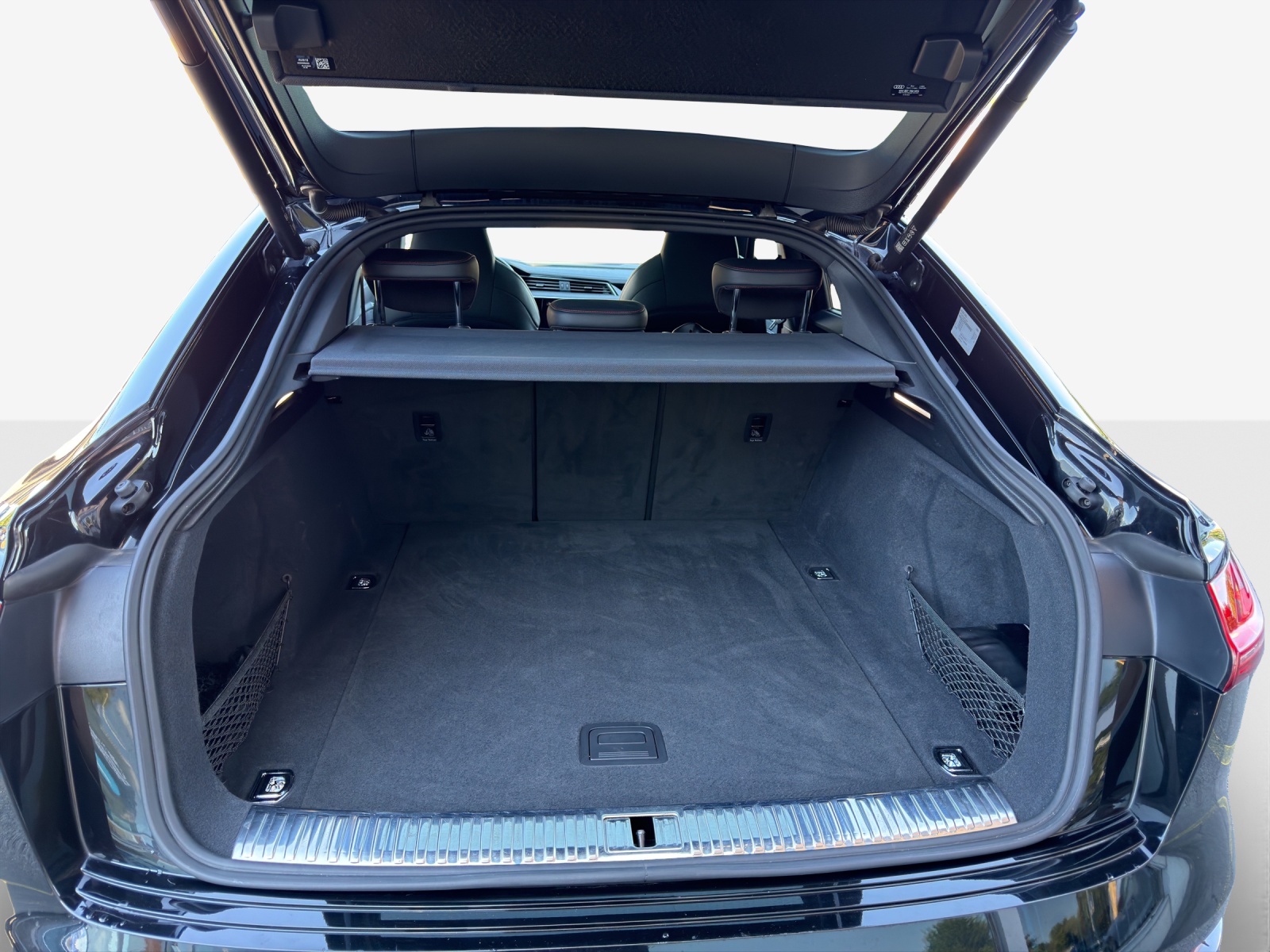 AUDI Q8 Sportback 55 e-tron Black Edition quattro-image-13