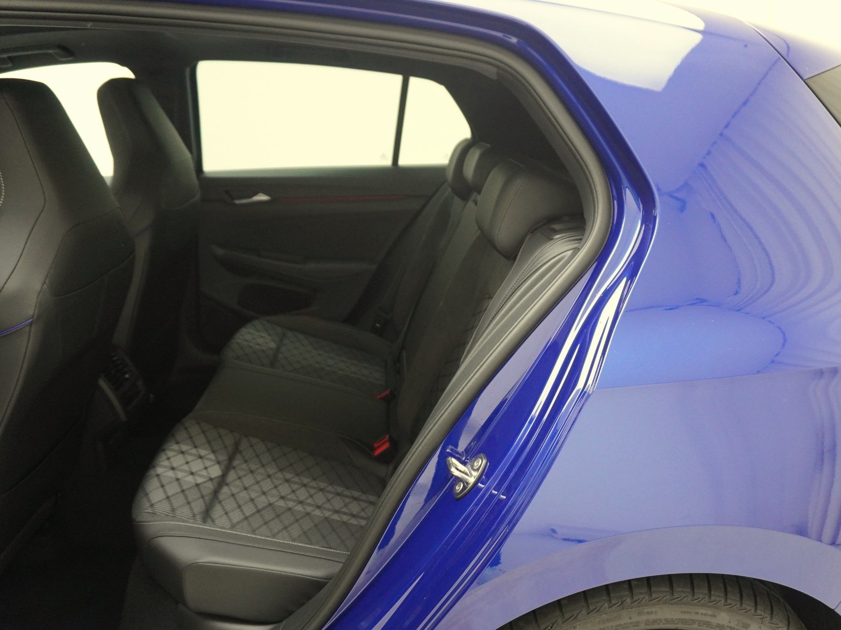 VW Golf VIII 1.5 eTSI R-Line DSG-image-14