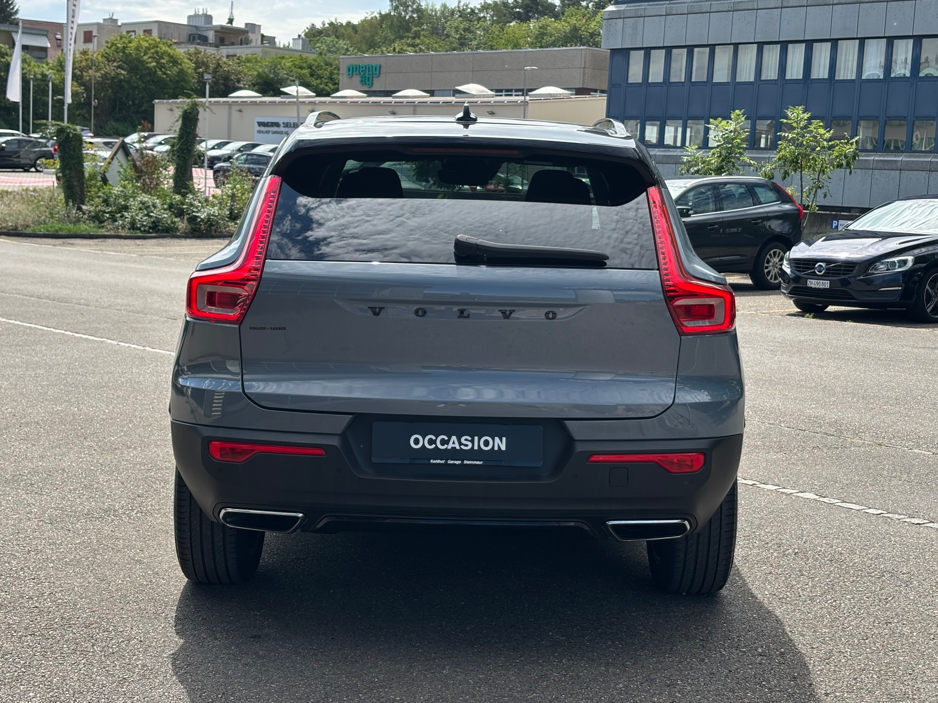 VOLVO XC40 2.0 T5 R-Design AWD-image-8
