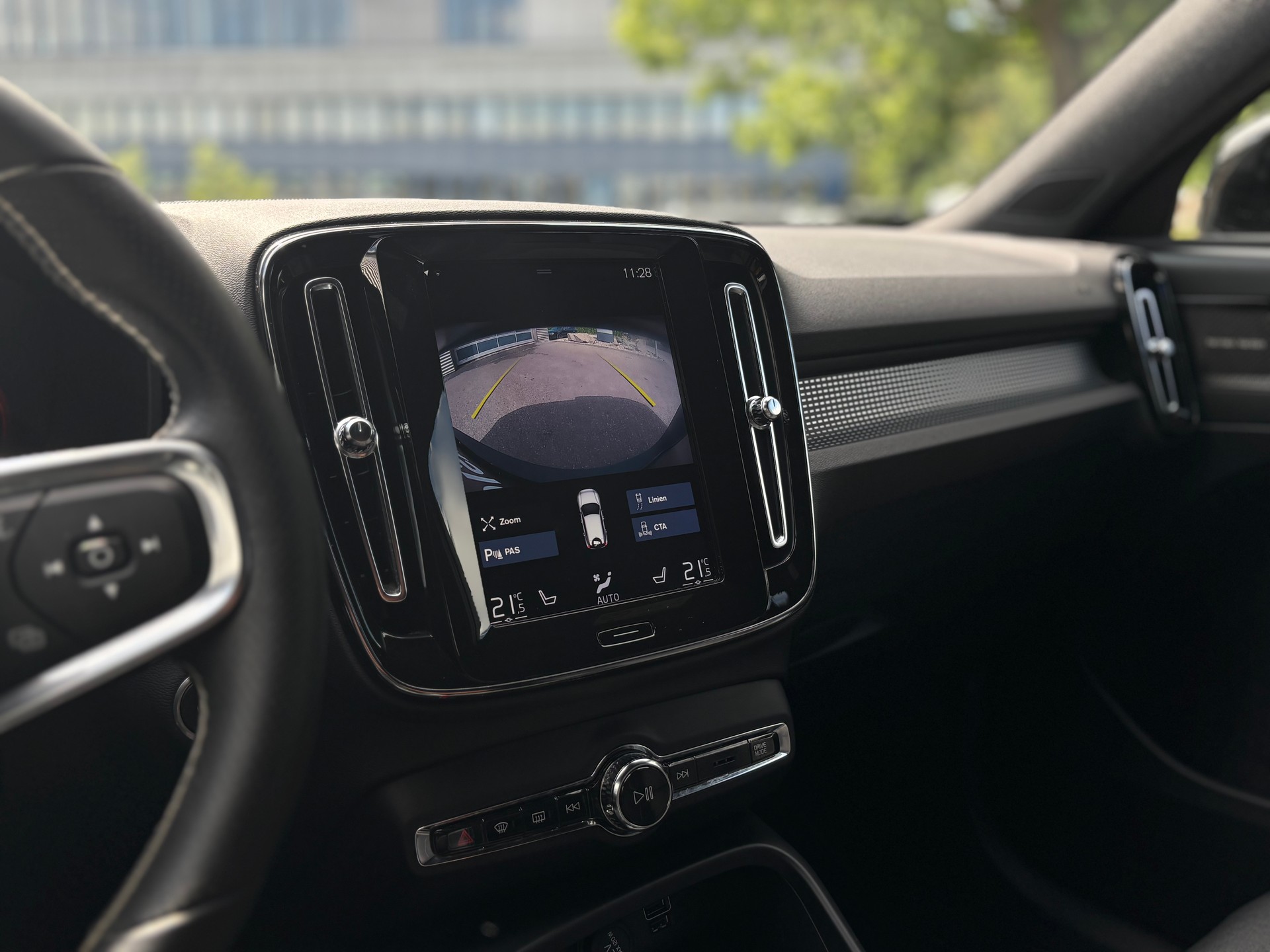 VOLVO XC40 2.0 T5 R-Design AWD-image-14