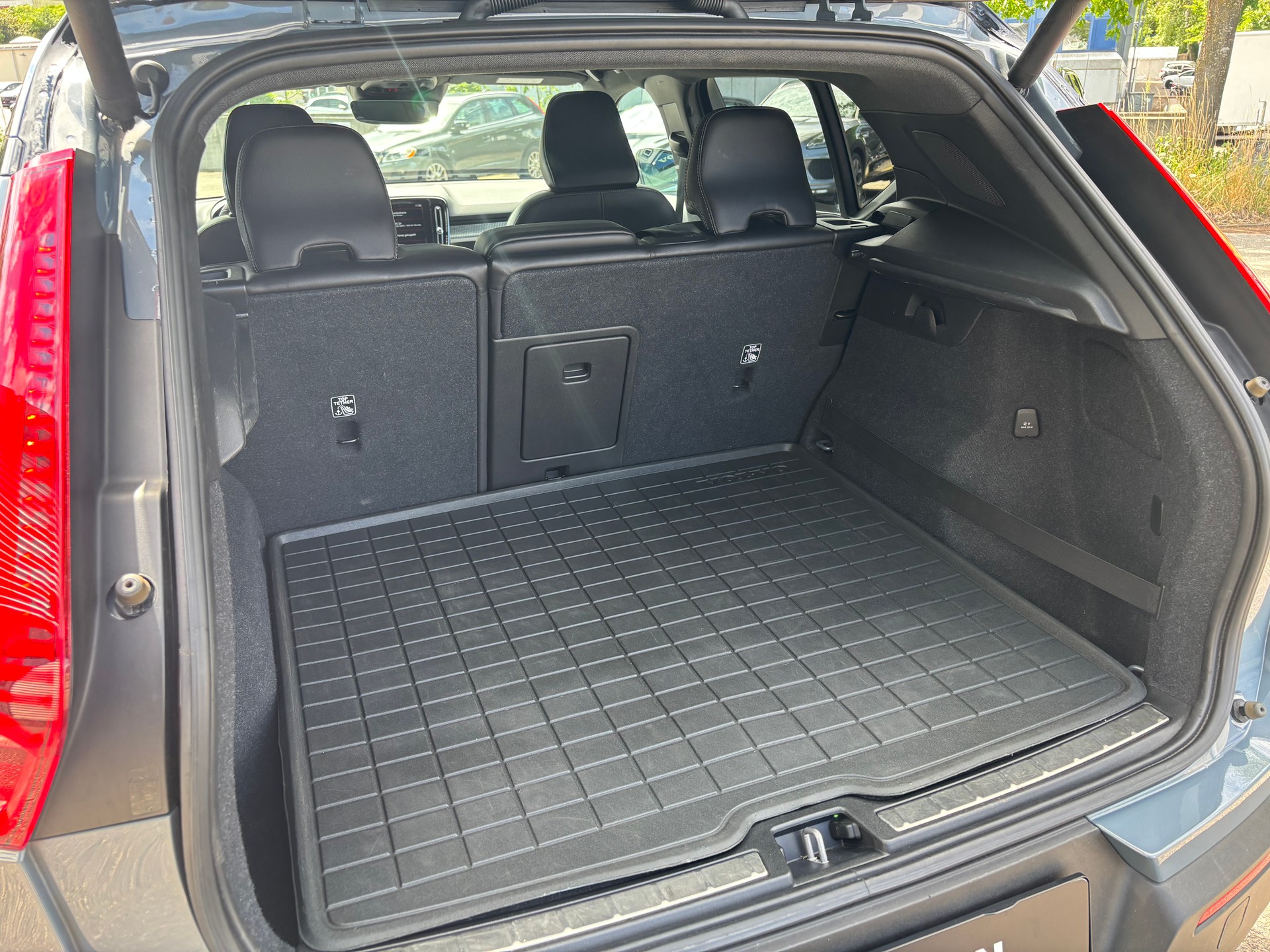 VOLVO XC40 2.0 T5 R-Design AWD-image-9