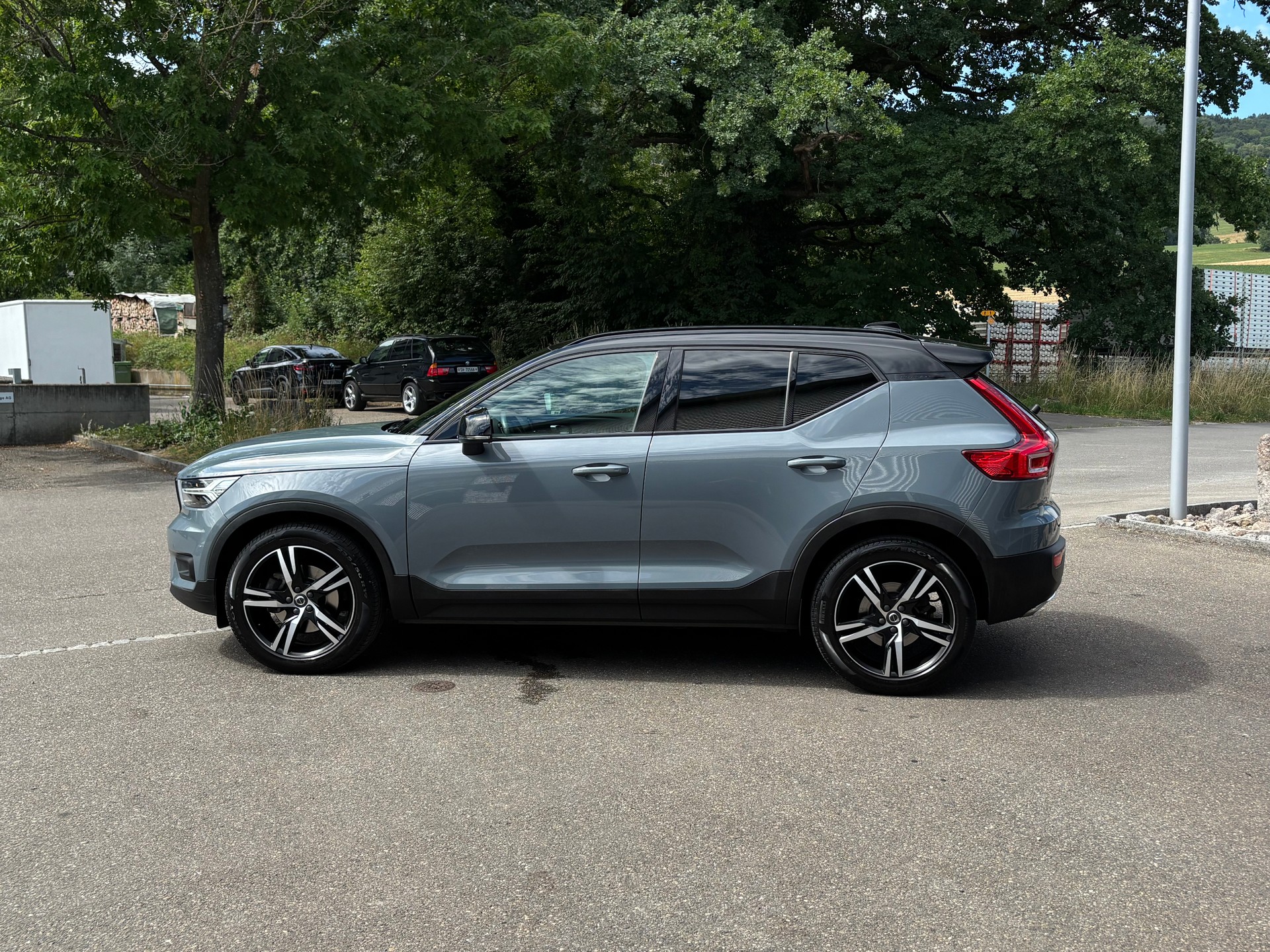 VOLVO XC40 2.0 T5 R-Design AWD-image-4