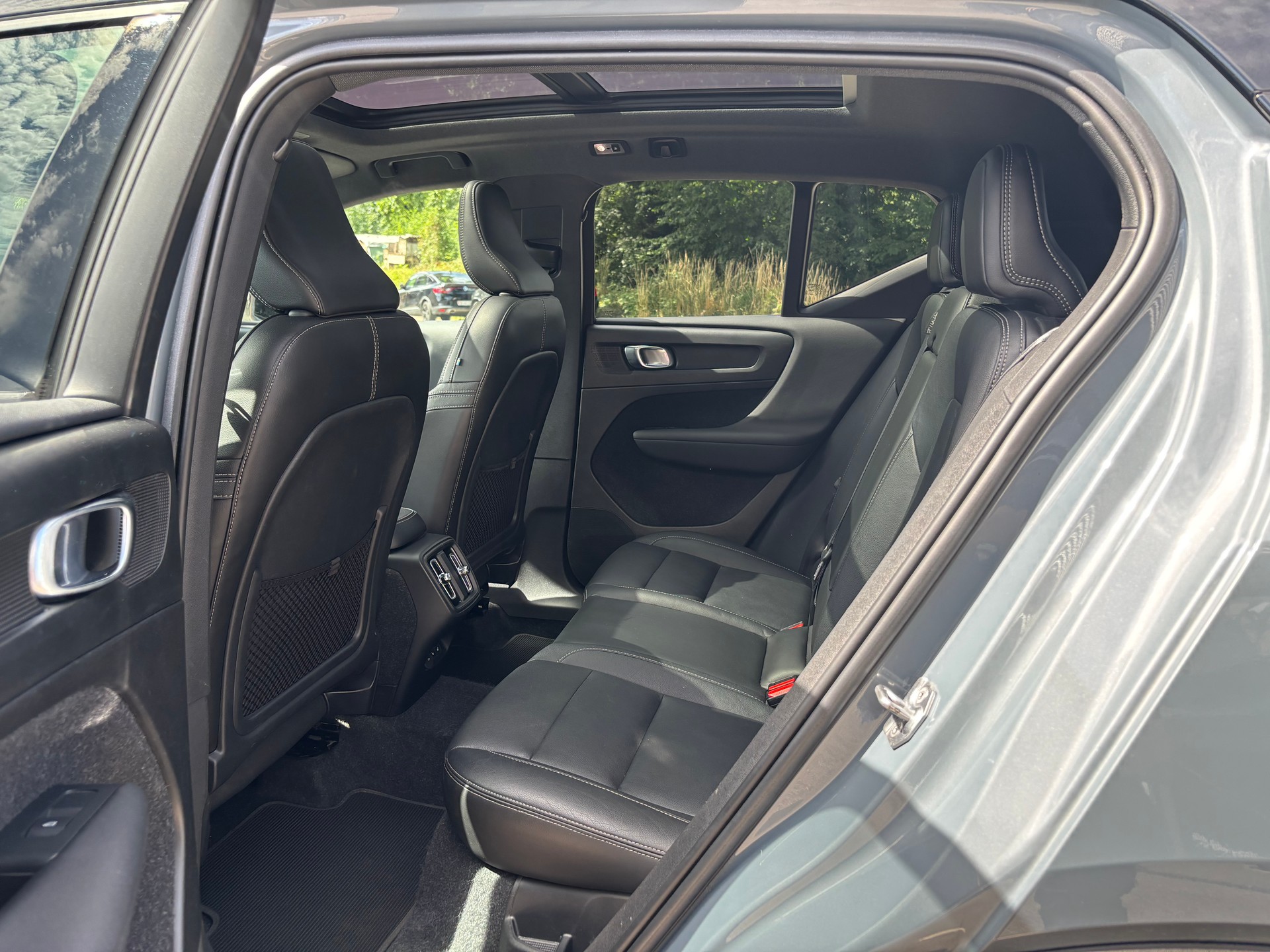 VOLVO XC40 2.0 T5 R-Design AWD-image-11