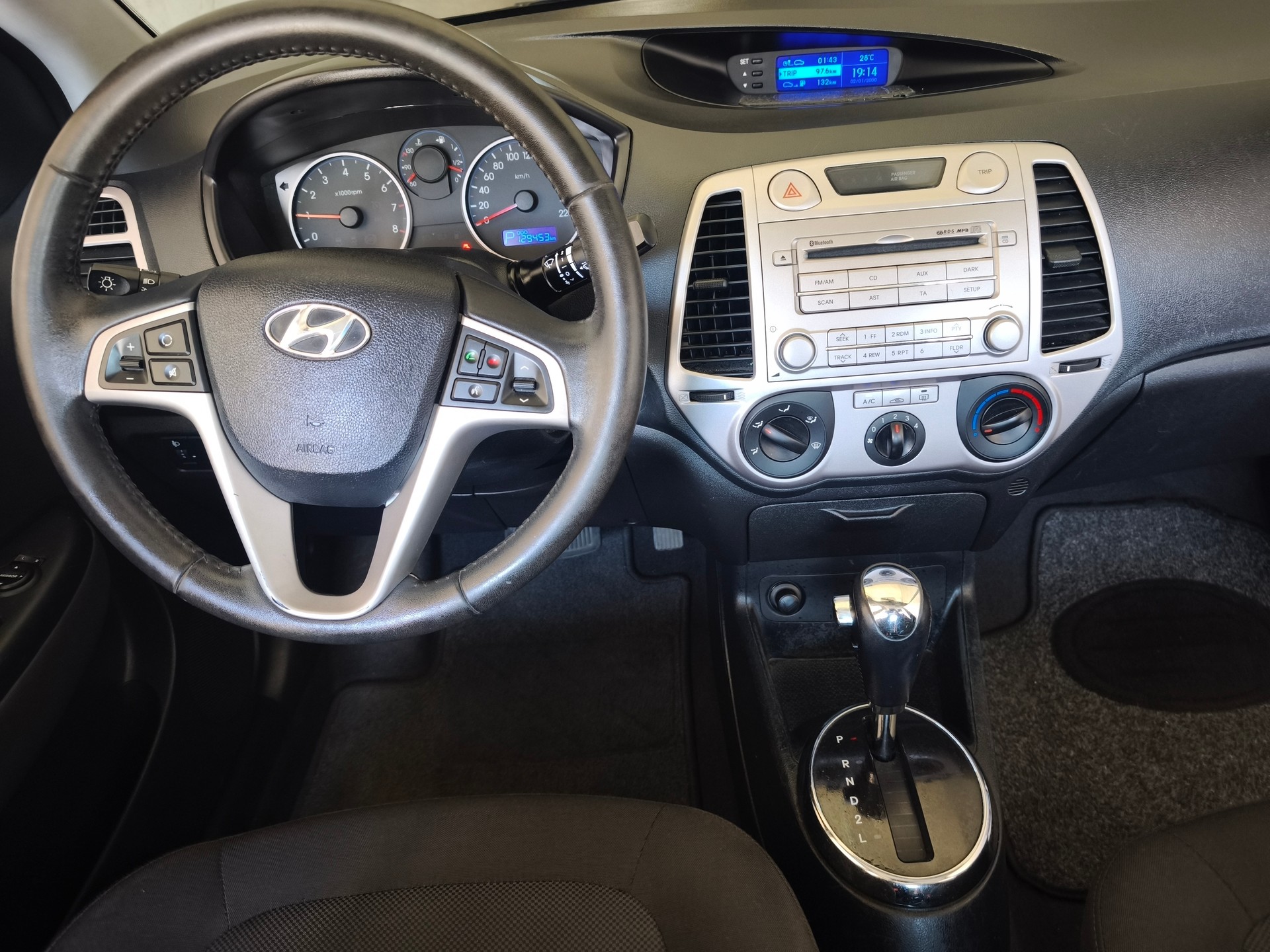 HYUNDAI i20 1.4 Style Automatic-image-10