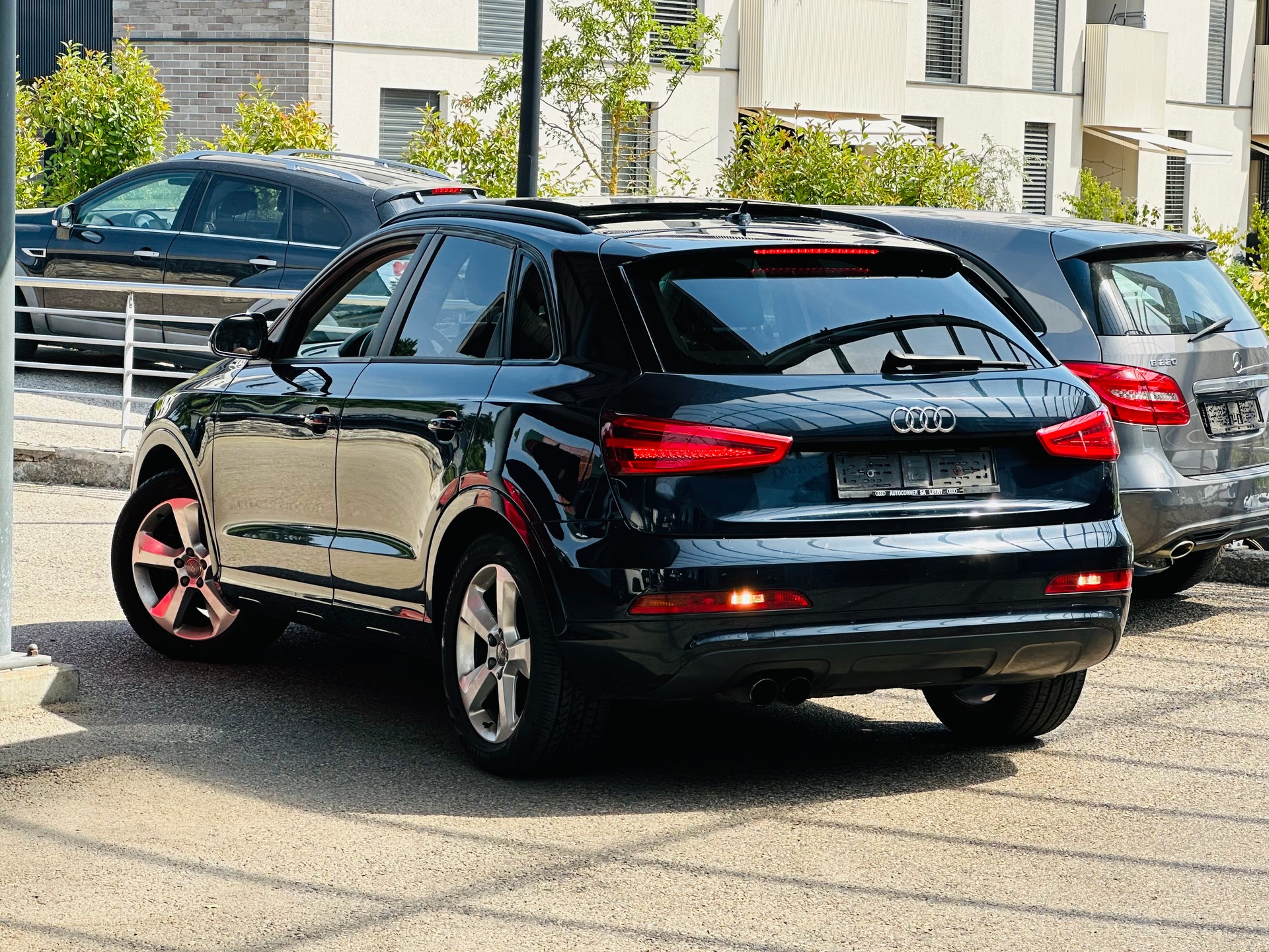 AUDI Q3 2.0 TFSI quattro S-tronic-image-10