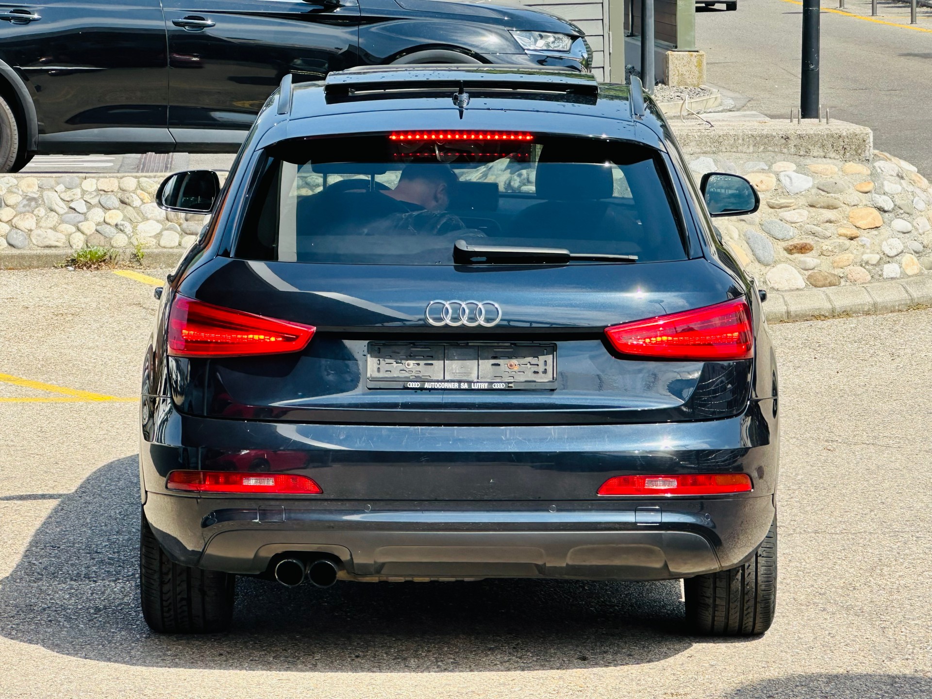 AUDI Q3 2.0 TFSI quattro S-tronic-image-8
