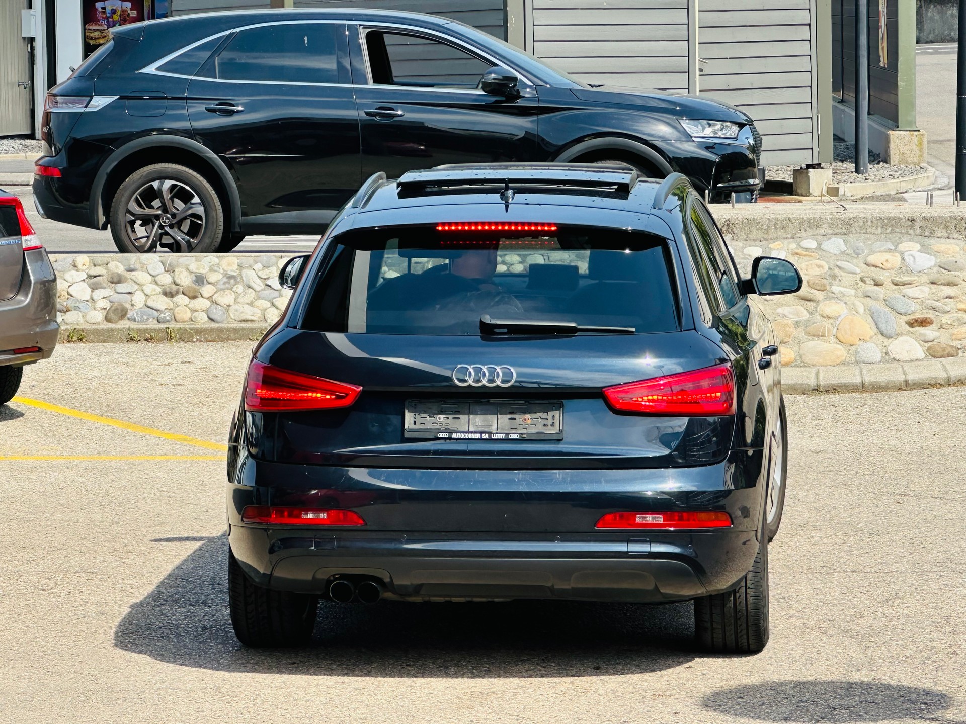 AUDI Q3 2.0 TFSI quattro S-tronic-image-9