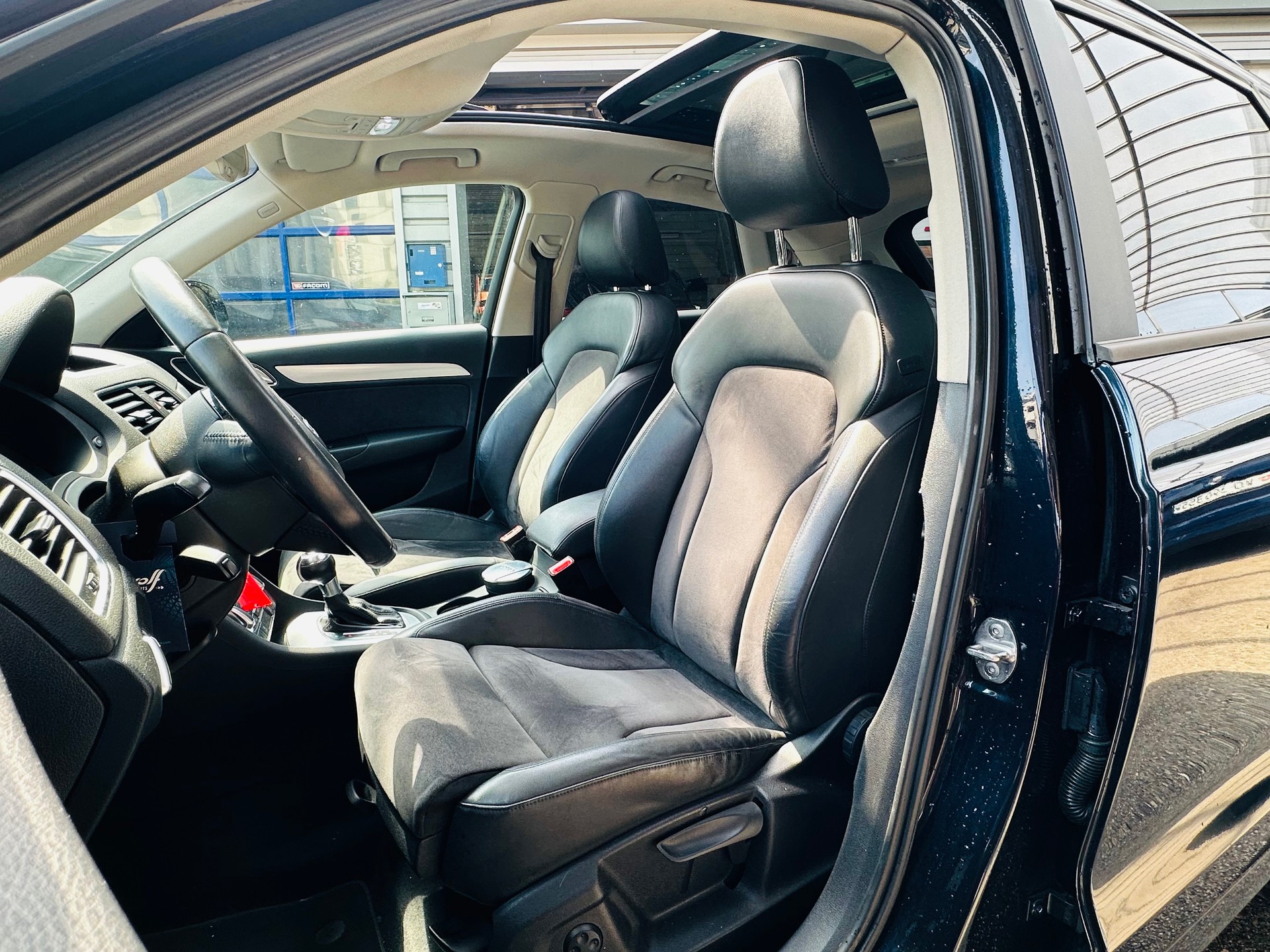 AUDI Q3 2.0 TFSI quattro S-tronic-image-11